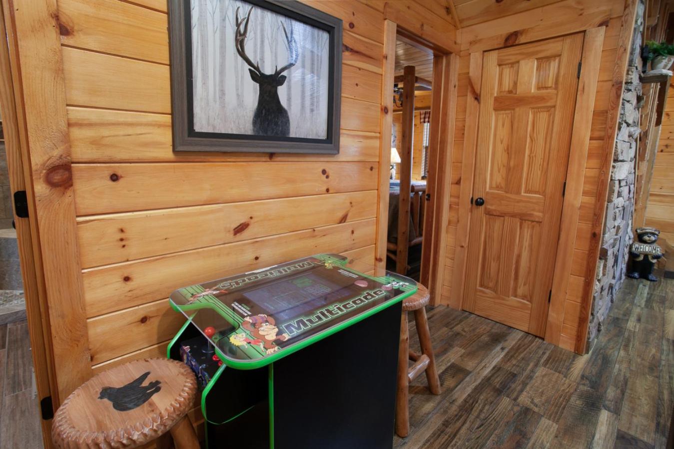 Bear Paw Hideaway Hot Tub Theater Multicade