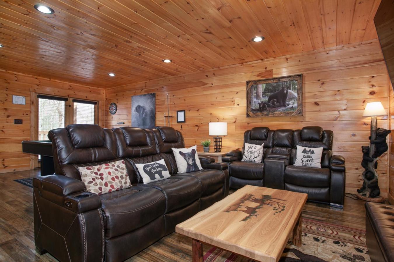 Bear Paw Hideaway Hot Tub Theater Multicade