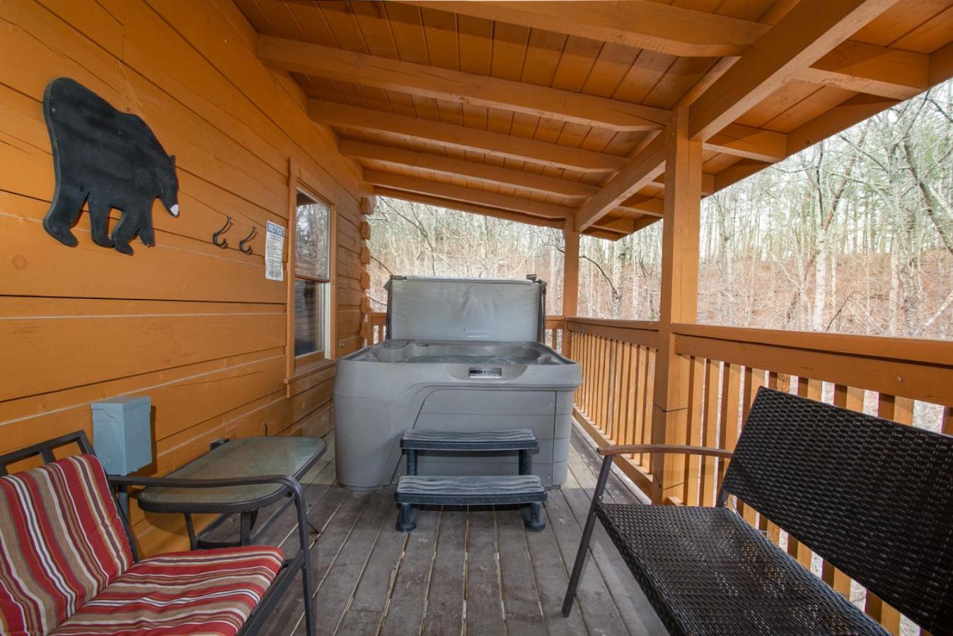 Bear Paw Hideaway Hot Tub Theater Multicade