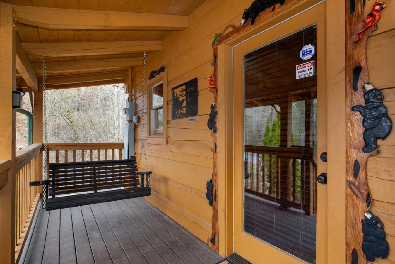 Bear Paw Hideaway Hot Tub Theater Multicade