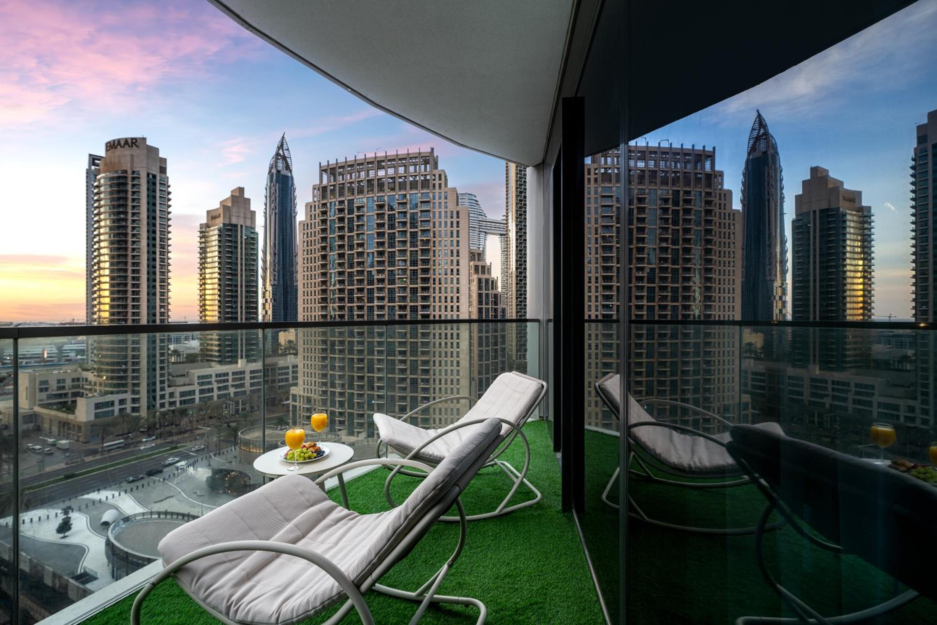 Luxe Living at Grande Signature - Burj Khalifa and Sea Views - Brand New