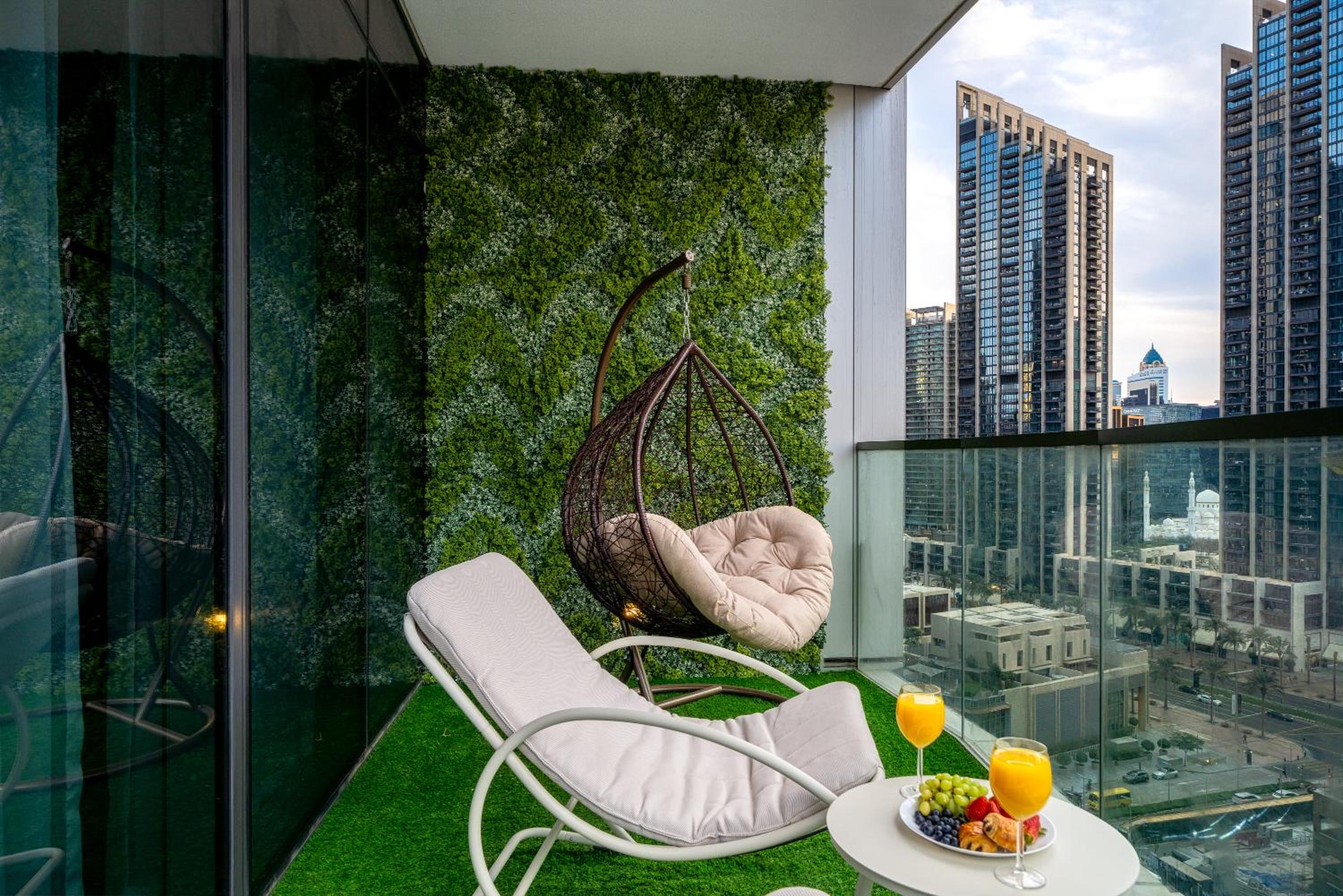 Luxe Living at Grande Signature - Burj Khalifa and Sea Views - Brand New