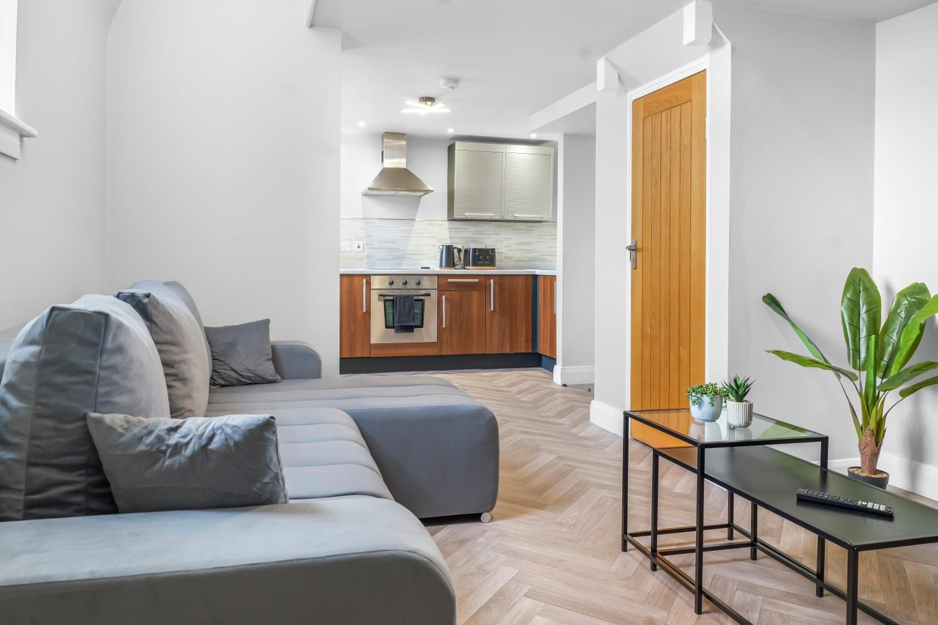St George's Quarter Stay - Modern City Centre Duplex - Perfect for Business & Leisure - FREE PARKING - WiFi Included - Close to transport links