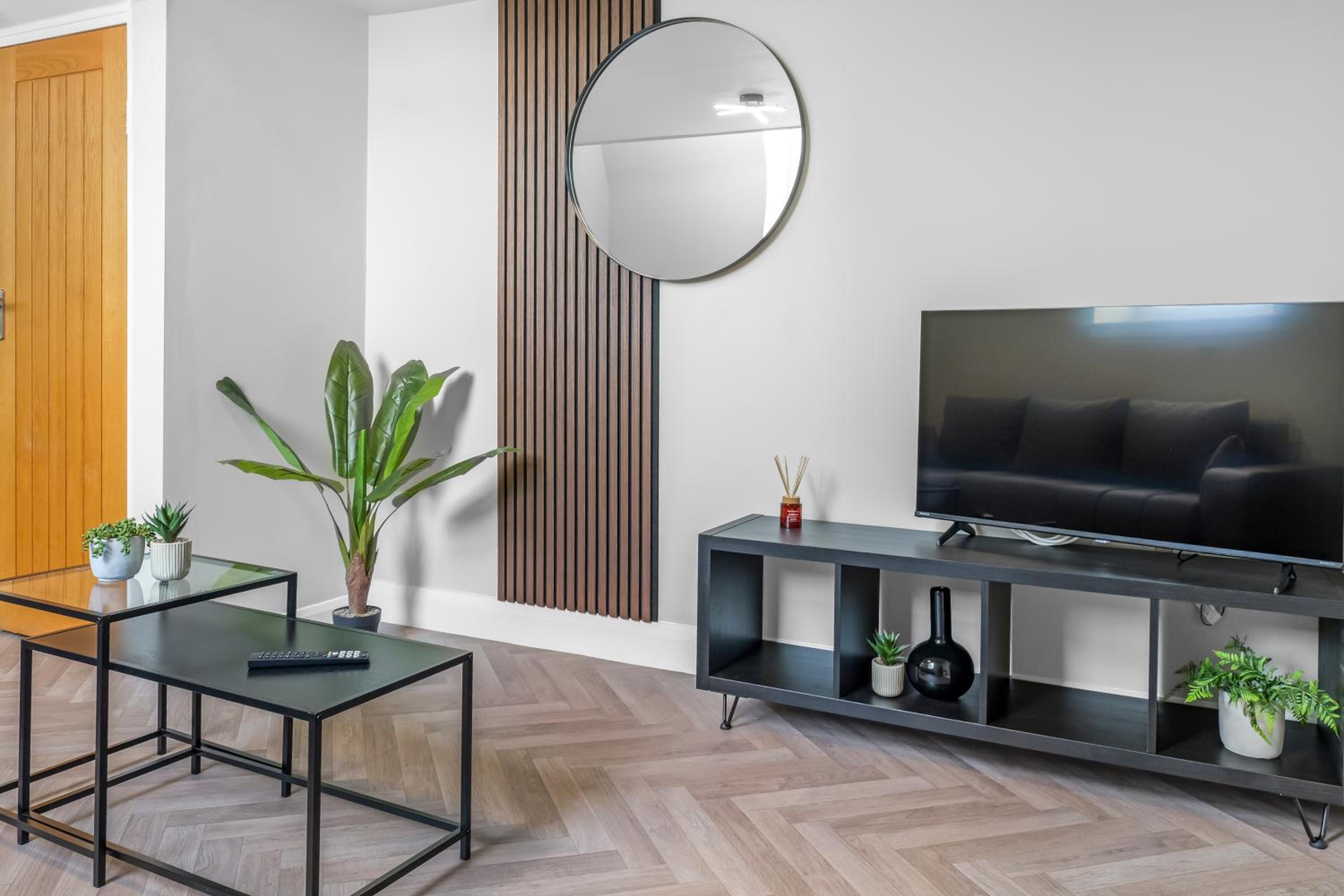 St George's Quarter Stay - Modern City Centre Duplex - Perfect for Business & Leisure - FREE PARKING - WiFi Included - Close to transport links