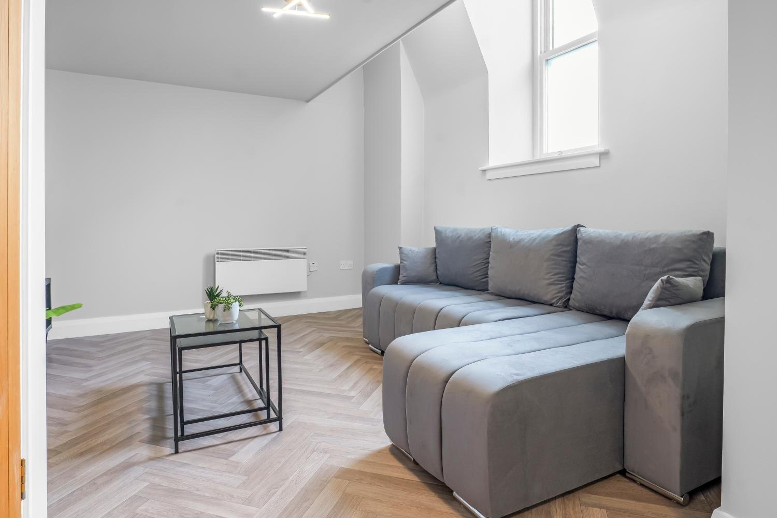 St George's Quarter Stay - Modern City Centre Duplex - Perfect for Business & Leisure - FREE PARKING - WiFi Included - Close to transport links