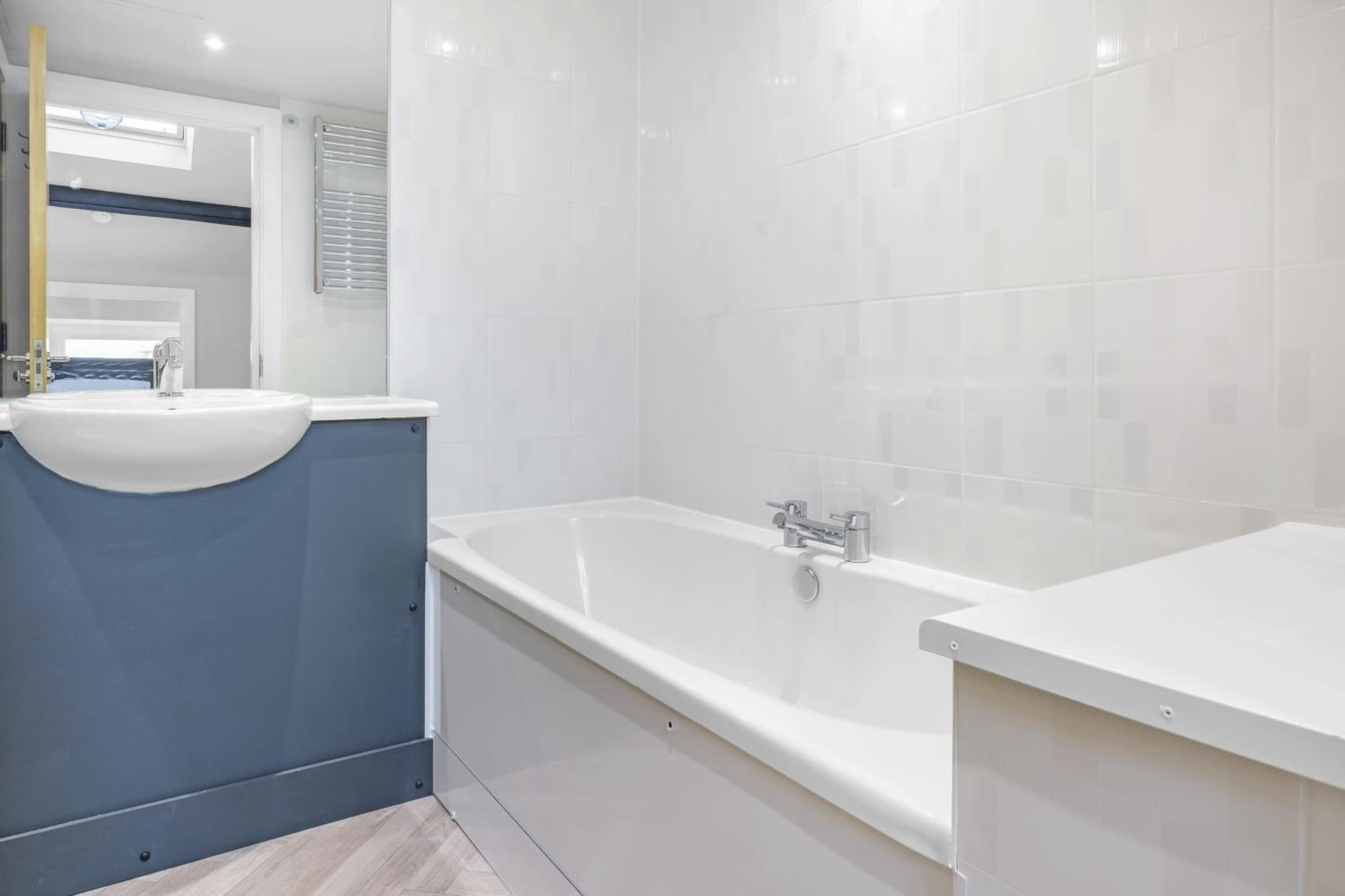 St George's Quarter Stay - Modern City Centre Duplex - Perfect for Business & Leisure - FREE PARKING - WiFi Included - Close to transport links