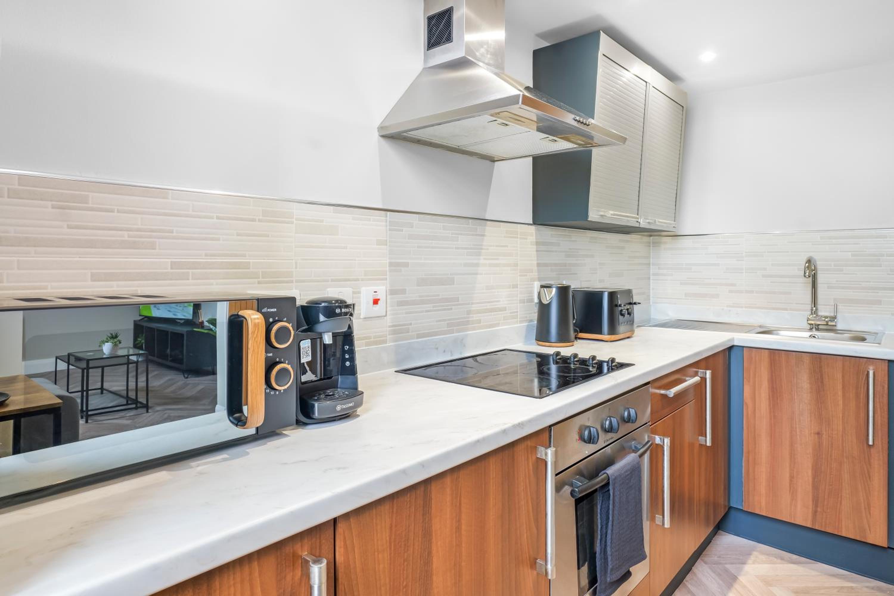 St George's Quarter Stay - Modern City Centre Duplex - Perfect for Business & Leisure - FREE PARKING - WiFi Included - Close to transport links