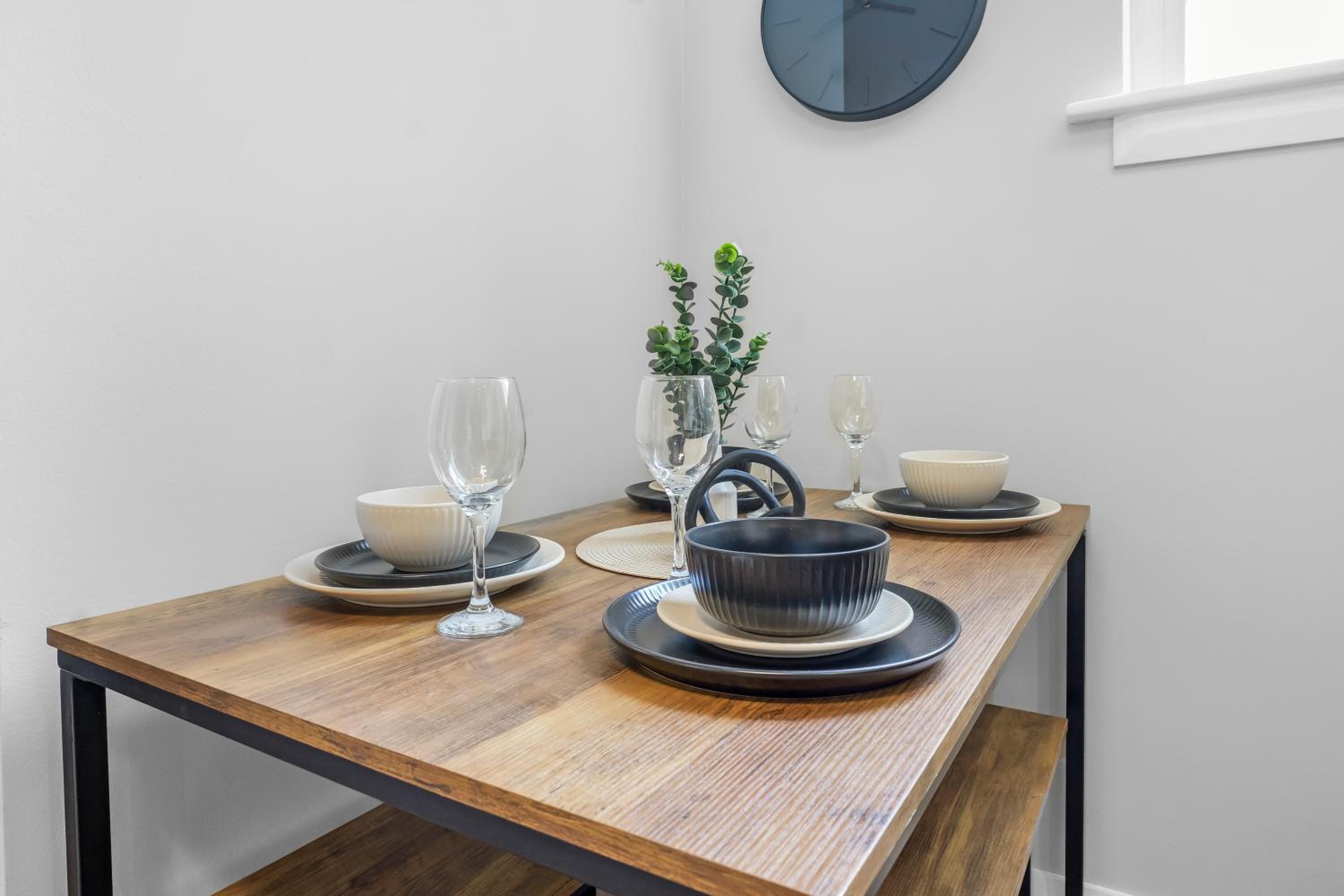 St George's Quarter Stay - Modern City Centre Duplex - Perfect for Business & Leisure - FREE PARKING - WiFi Included - Close to transport links