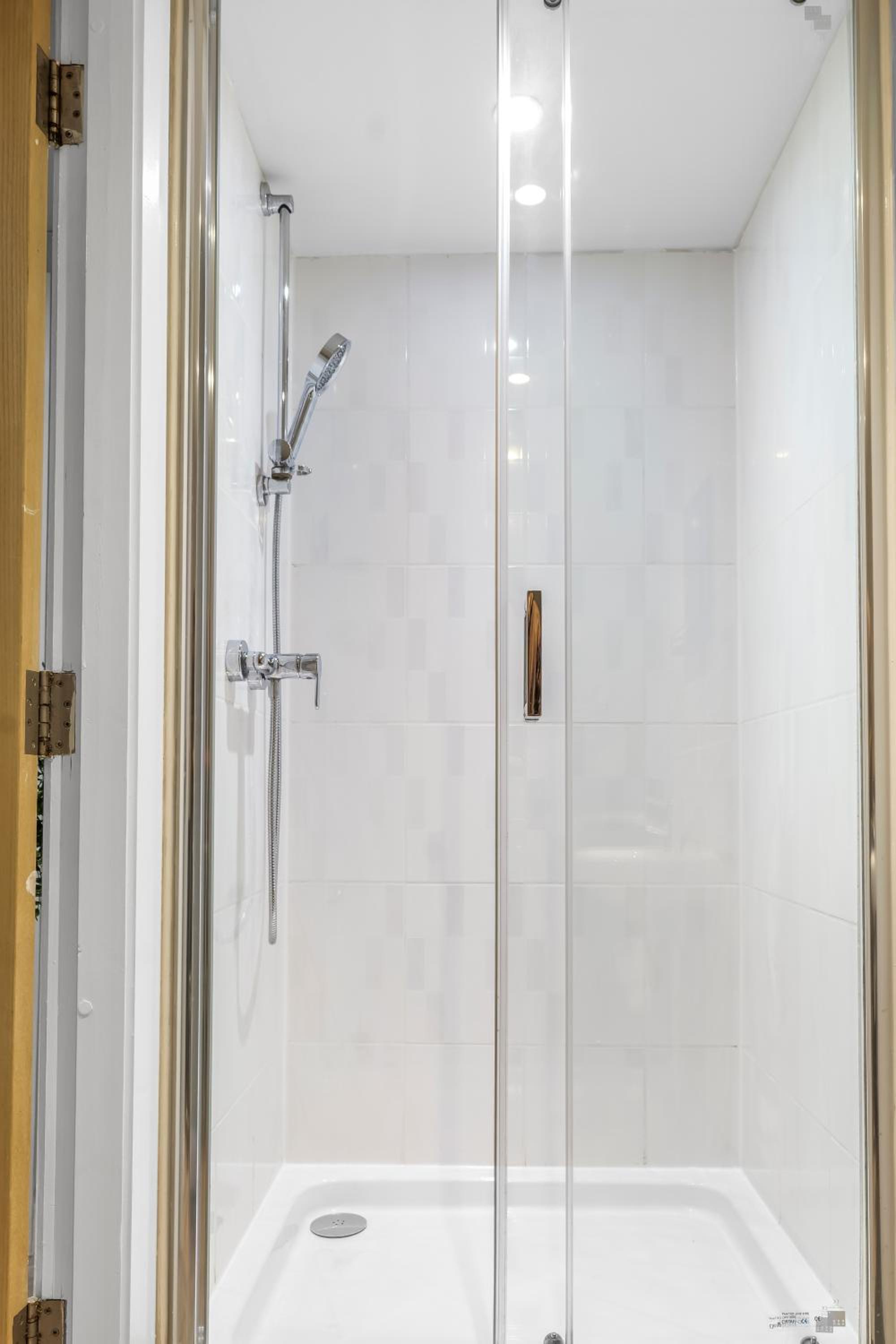St George's Quarter Stay - Modern City Centre Duplex - Perfect for Business & Leisure - FREE PARKING - WiFi Included - Close to transport links