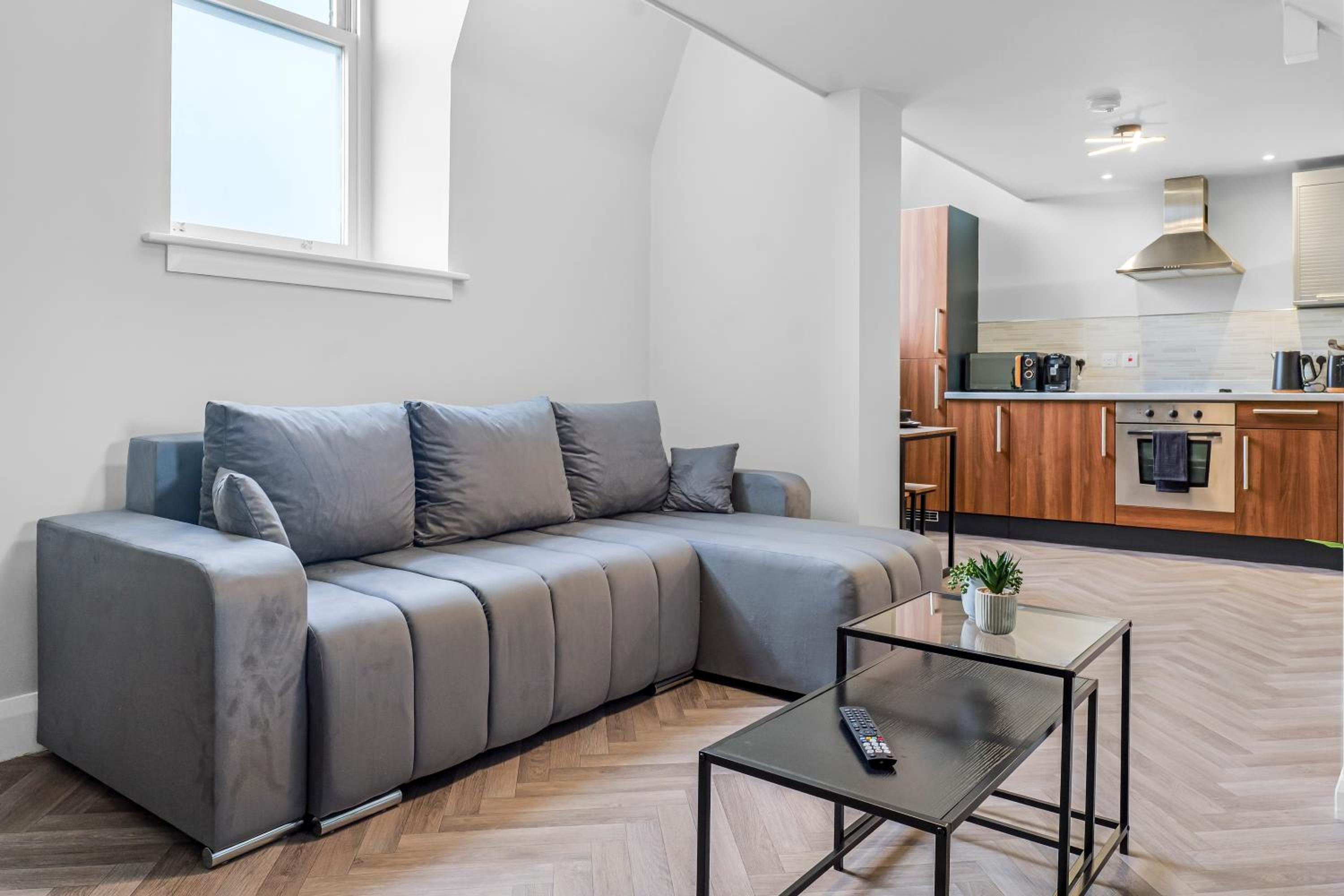 St George's Quarter Stay - Modern City Centre Duplex - Perfect for Business & Leisure - FREE PARKING - WiFi Included - Close to transport links