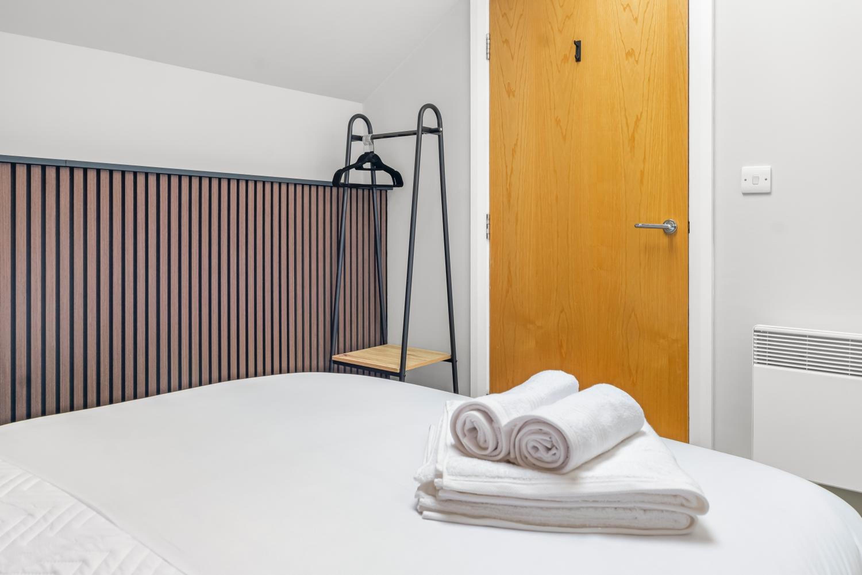 St George's Quarter Stay - Modern City Centre Duplex - Perfect for Business & Leisure - FREE PARKING - WiFi Included - Close to transport links