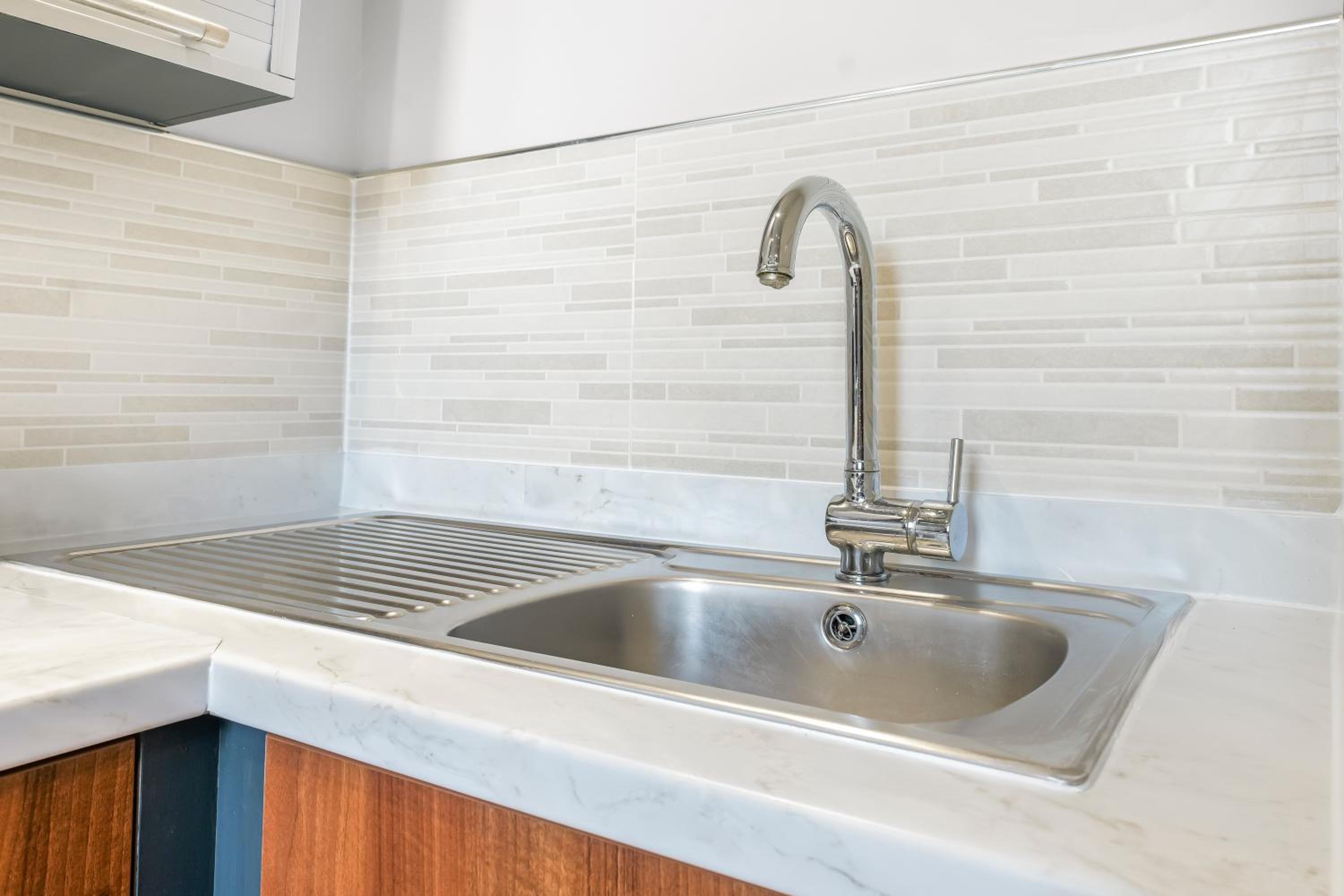 St George's Quarter Stay - Modern City Centre Duplex - Perfect for Business & Leisure - FREE PARKING - WiFi Included - Close to transport links