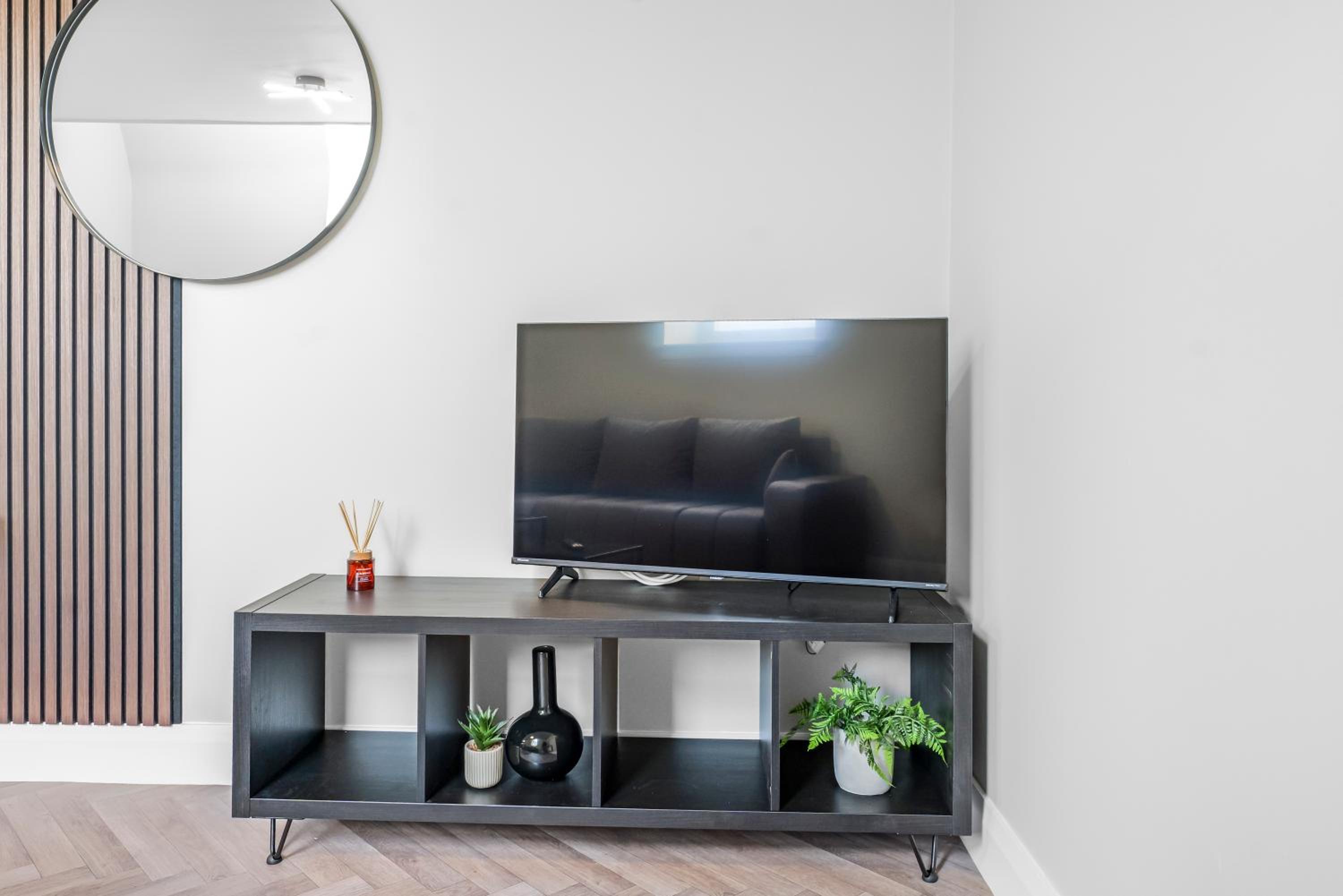 St George's Quarter Stay - Modern City Centre Duplex - Perfect for Business & Leisure - FREE PARKING - WiFi Included - Close to transport links