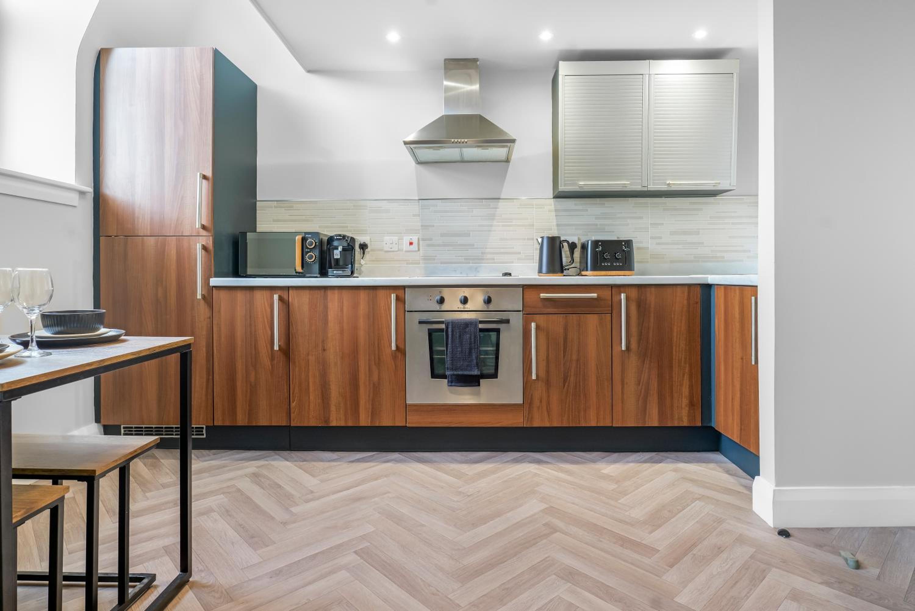 St George's Quarter Stay - Modern City Centre Duplex - Perfect for Business & Leisure - FREE PARKING - WiFi Included - Close to transport links