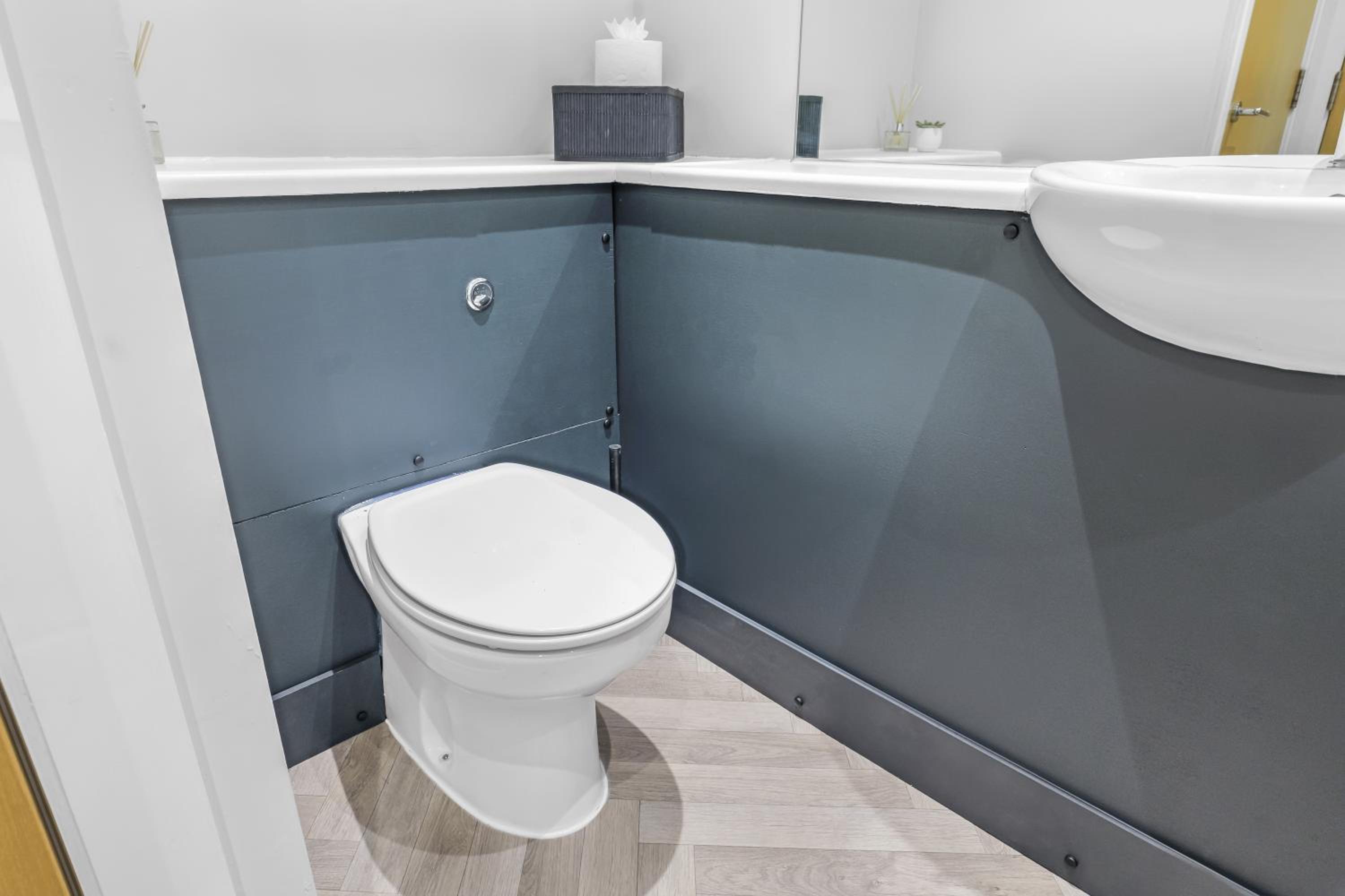 St George's Quarter Stay - Modern City Centre Duplex - Perfect for Business & Leisure - FREE PARKING - WiFi Included - Close to transport links