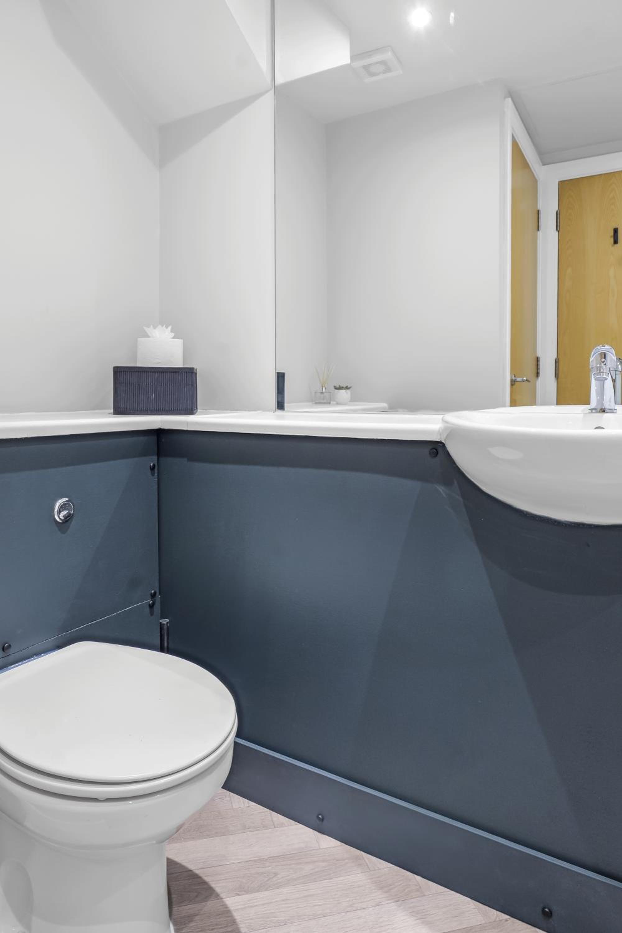 St George's Quarter Stay - Modern City Centre Duplex - Perfect for Business & Leisure - FREE PARKING - WiFi Included - Close to transport links
