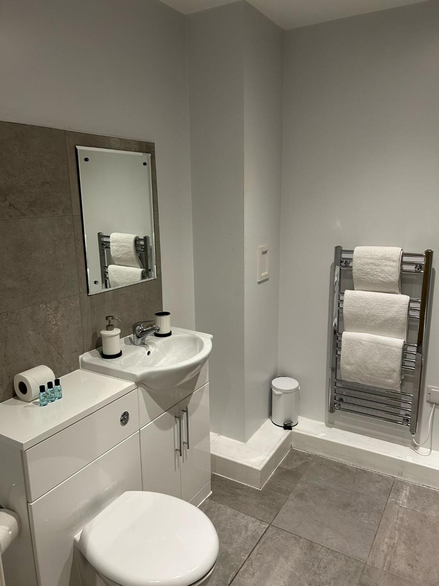 Central City Centre Quayside Apartments with Parking, Newcastle-Upon-Tyne
