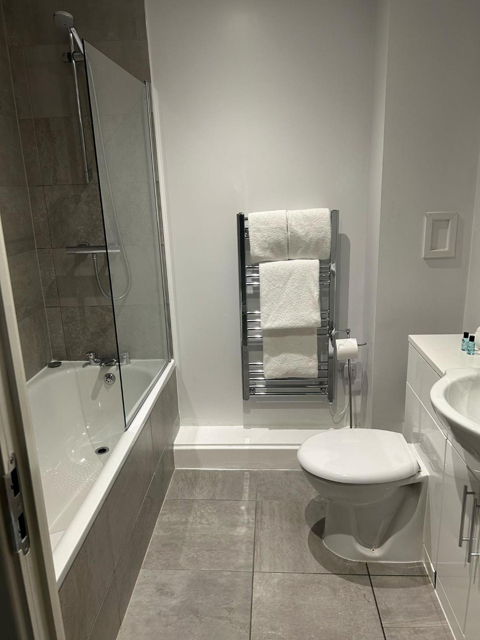 Central City Centre Quayside Apartments with Parking, Newcastle-Upon-Tyne