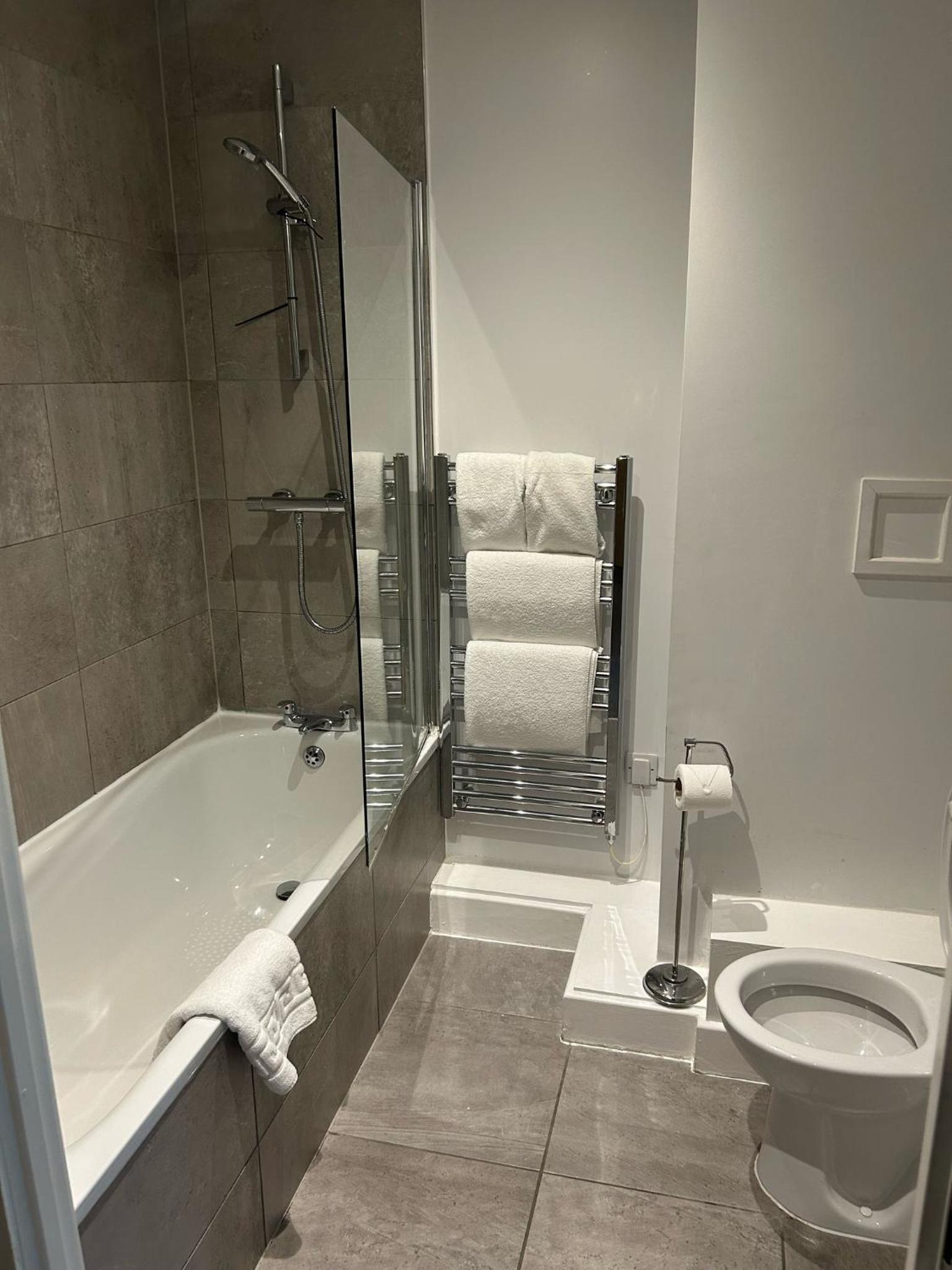 Central City Centre Quayside Apartments with Parking, Newcastle-Upon-Tyne