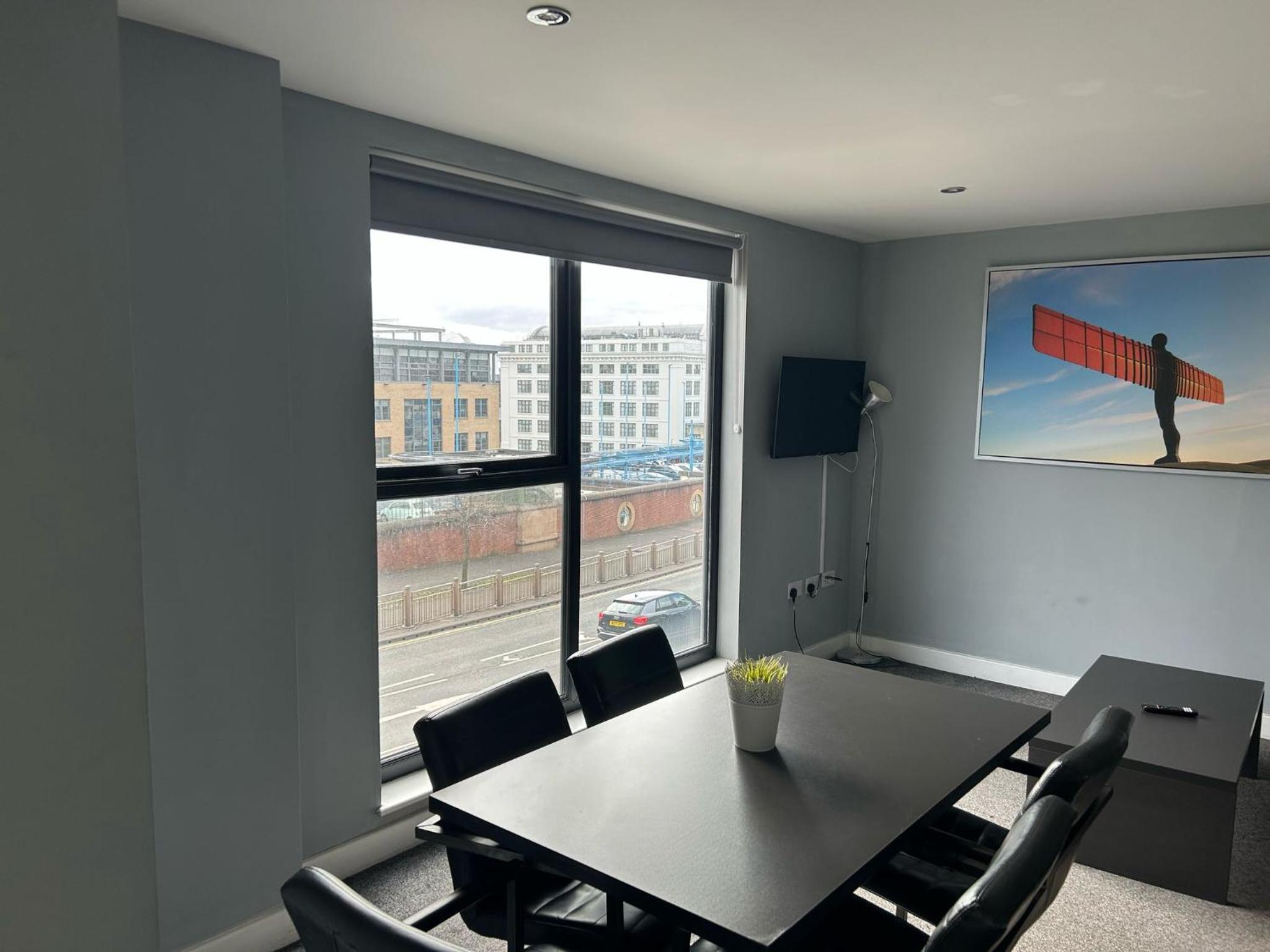 Central City Centre Quayside Apartments with Parking, Newcastle-Upon-Tyne