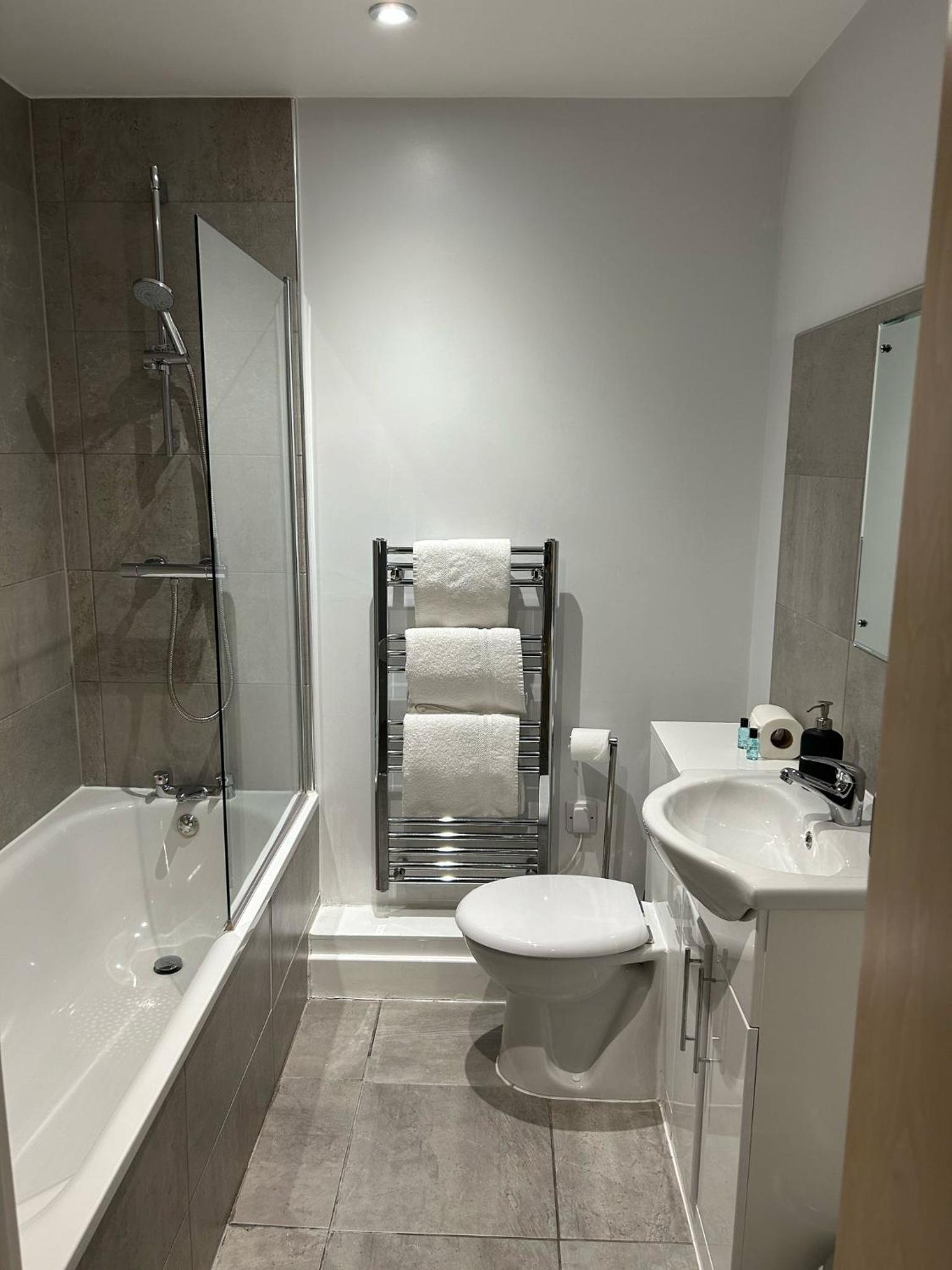 Central City Centre Quayside Apartments with Parking, Newcastle-Upon-Tyne