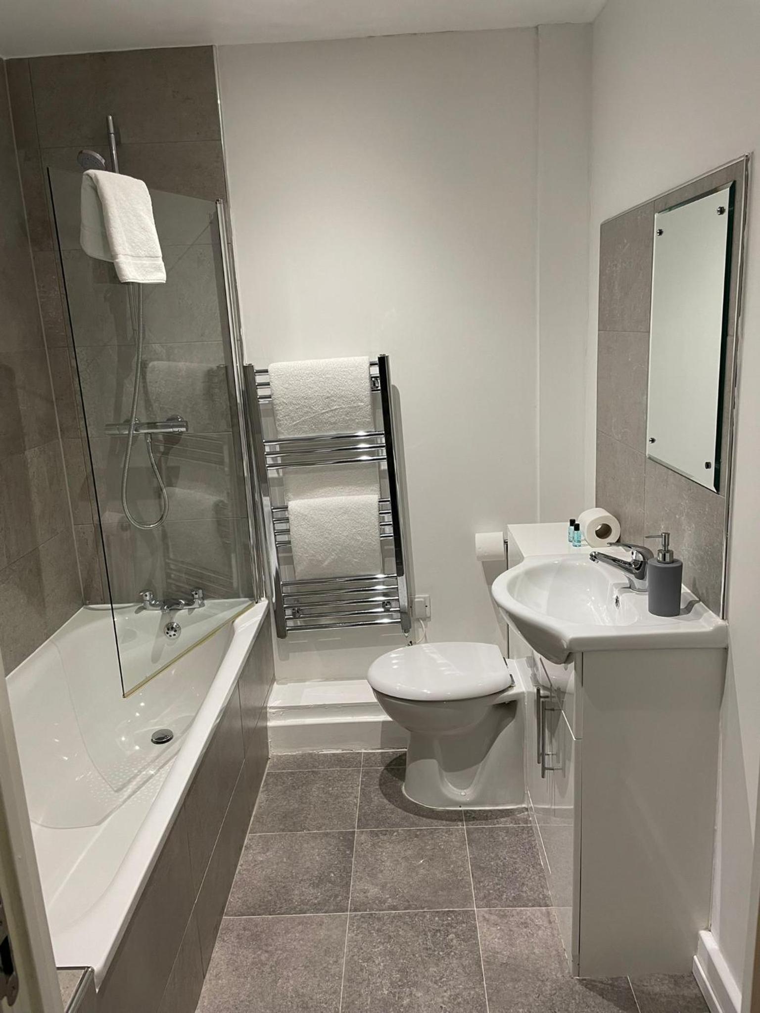 Central City Centre Quayside Apartments with Parking, Newcastle-Upon-Tyne