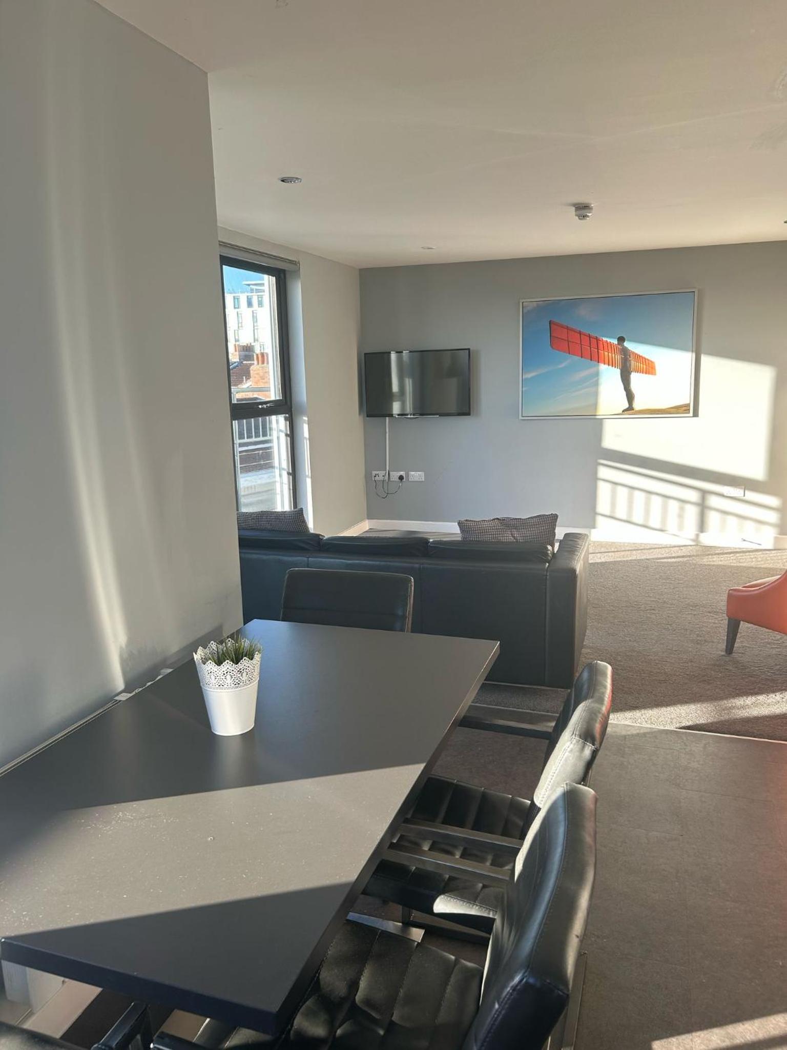 Central City Centre Quayside Apartments with Parking, Newcastle-Upon-Tyne
