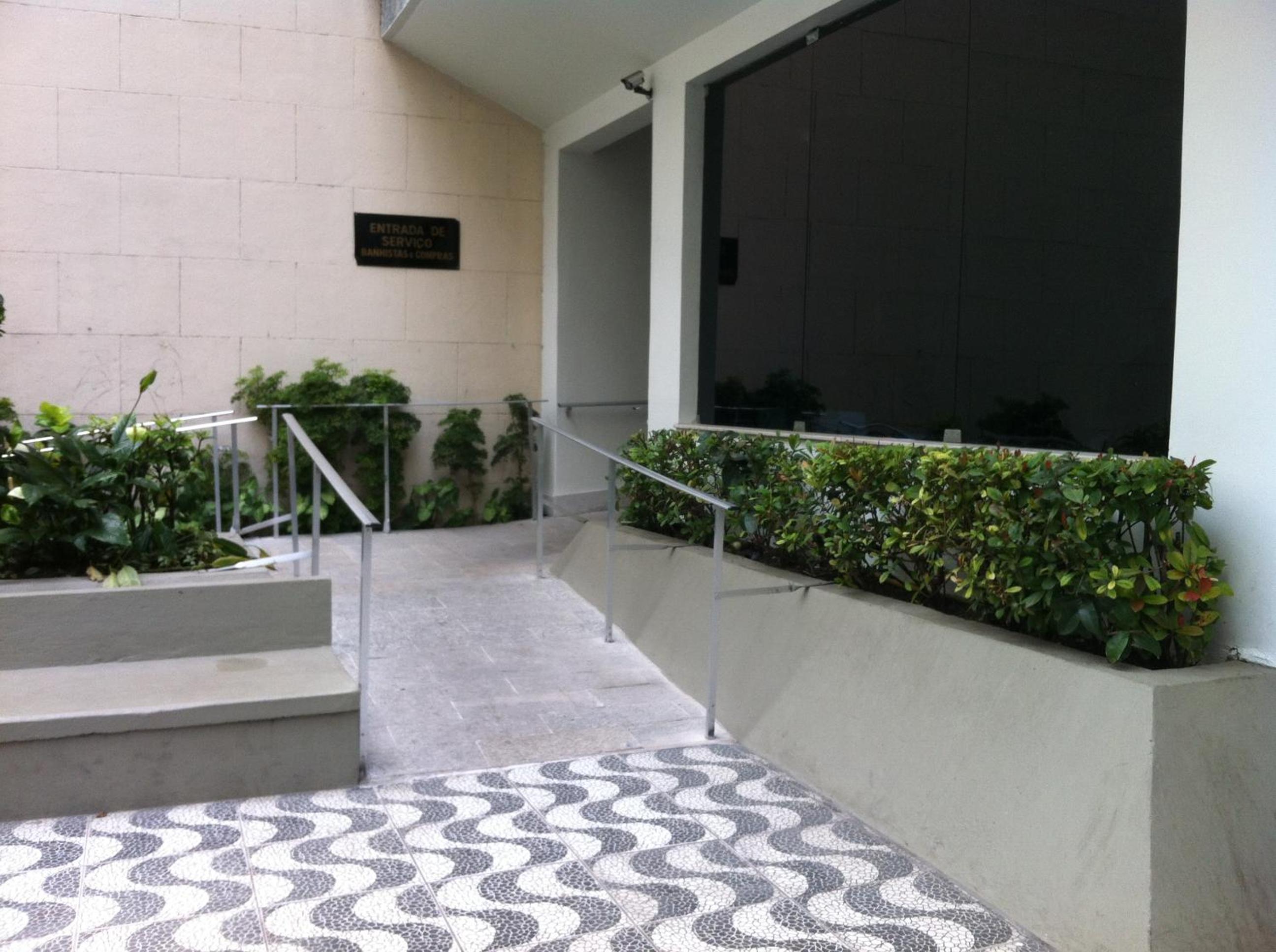 Copacabana Beach Charming Studio with Mountain View & Metro Nearby view 4