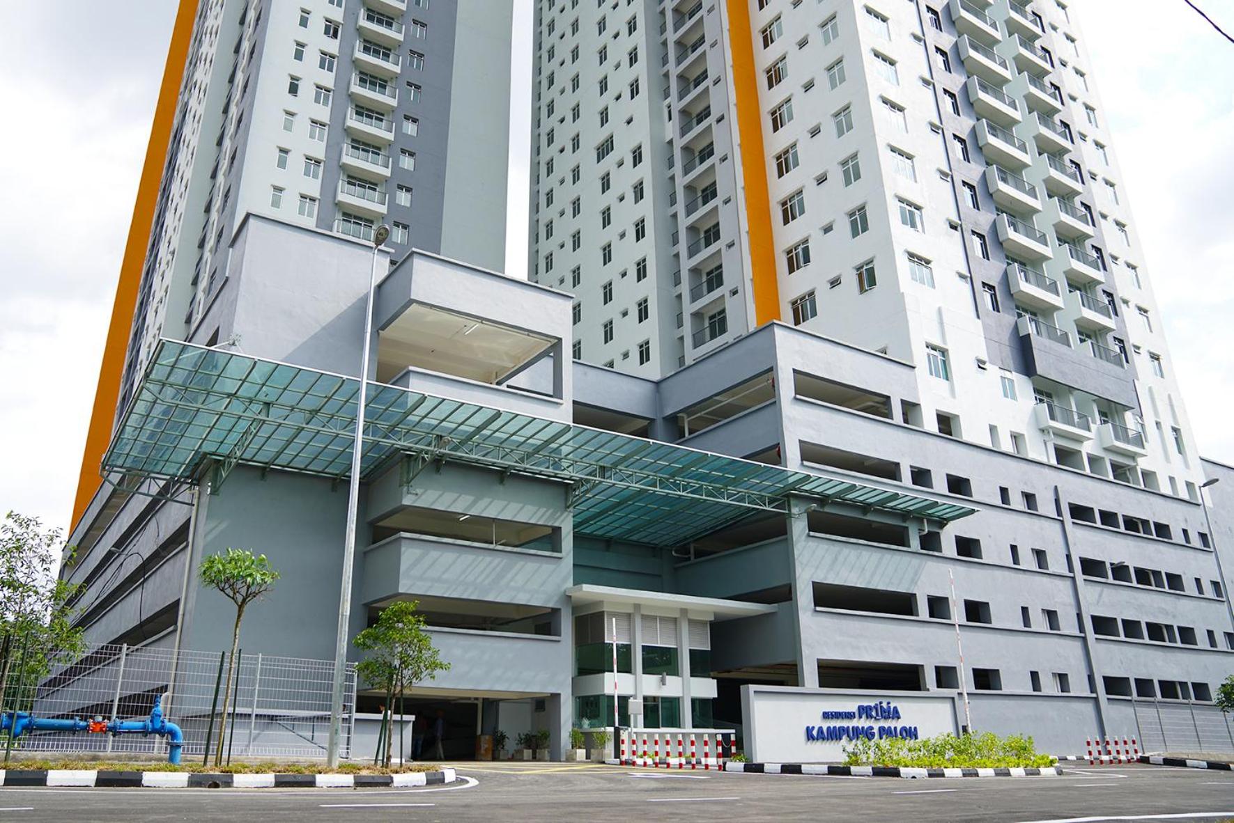The Paloh Town Suites 4R2B with 2 carpark by IWH Suites
