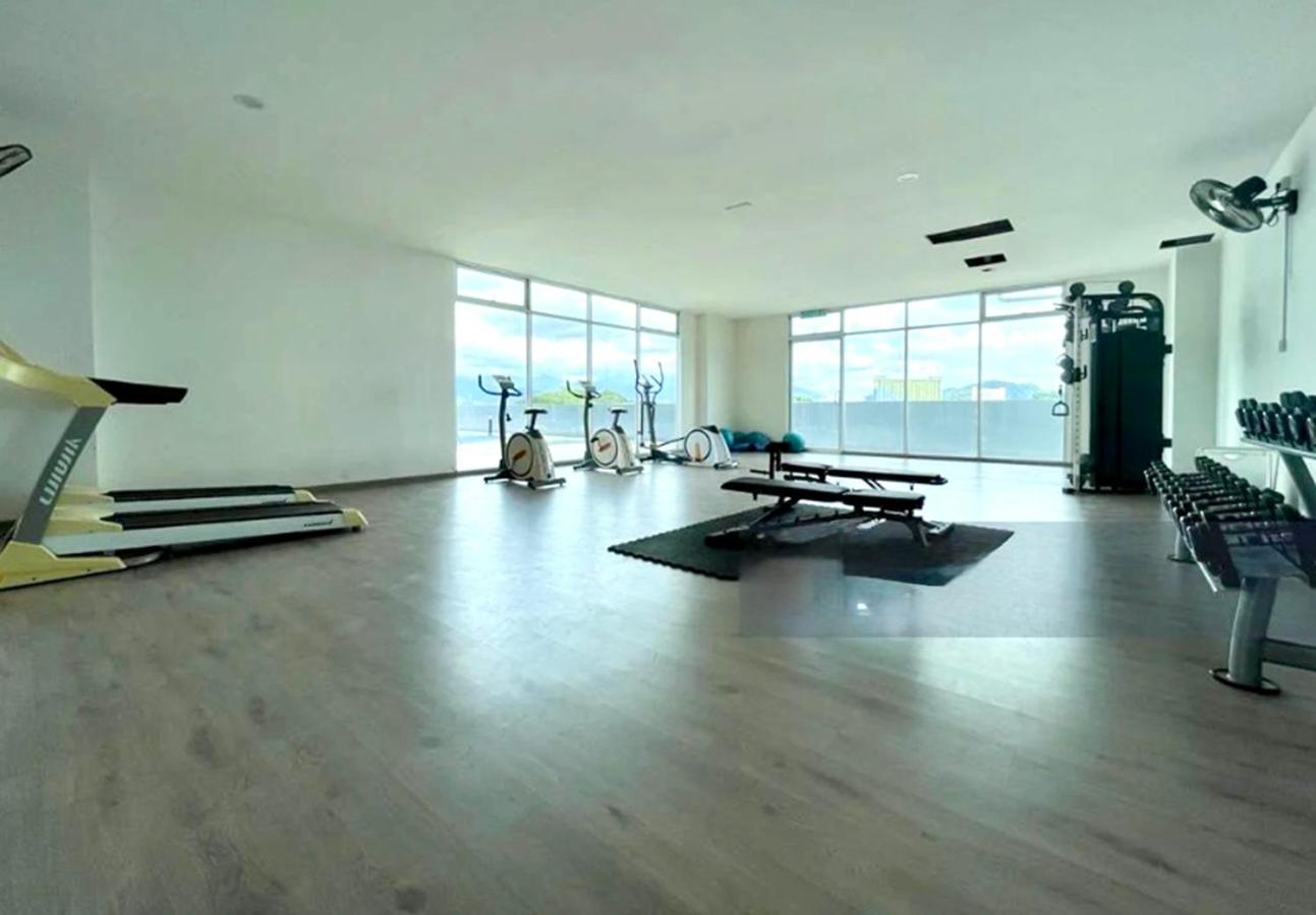 The Paloh Town Suites 4R2B with 2 carpark by IWH Suites