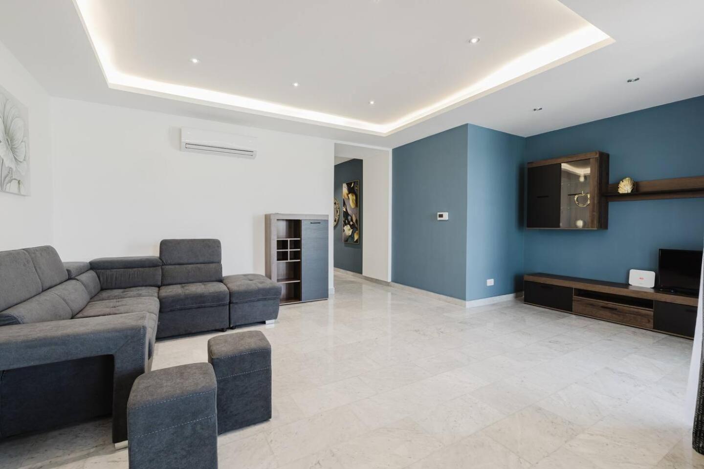 Beachfront Flat with Sea Views by Homely Malta!