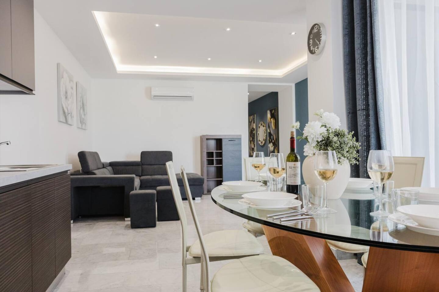 Beachfront Flat with Sea Views by Homely Malta!