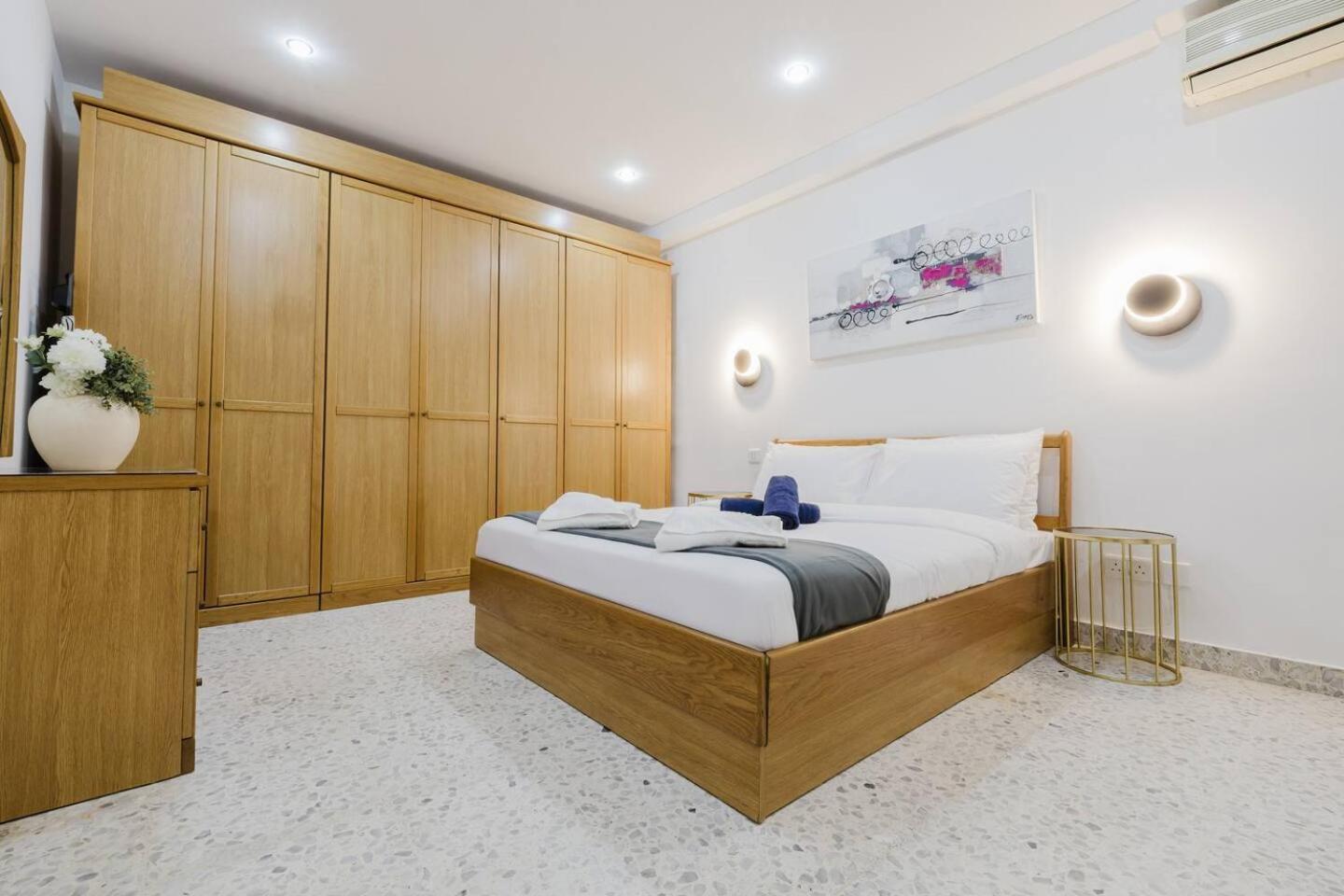 Beachfront Flat with Sea Views by Homely Malta!