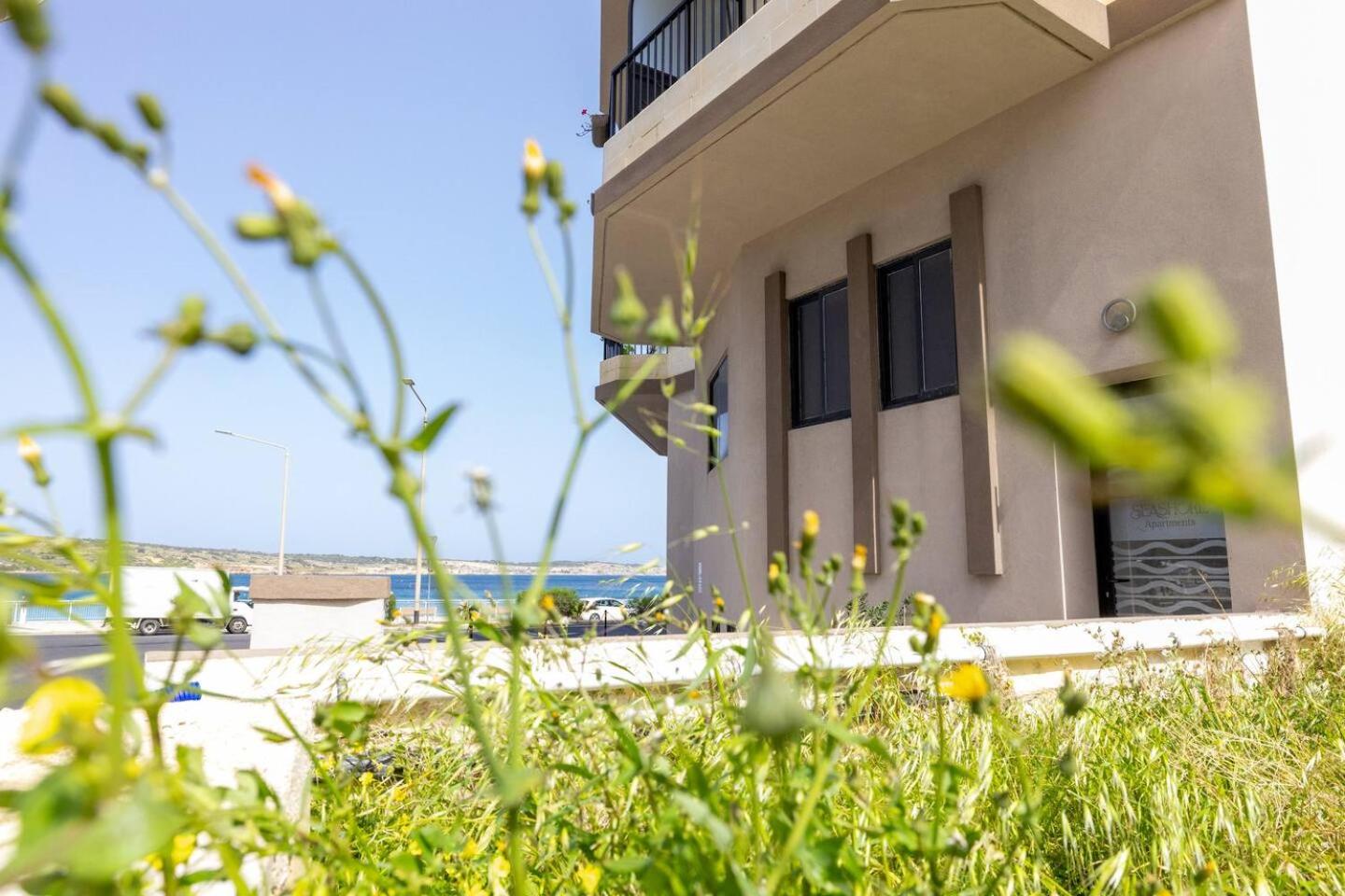 Beachfront Flat with Sea Views by Homely Malta!