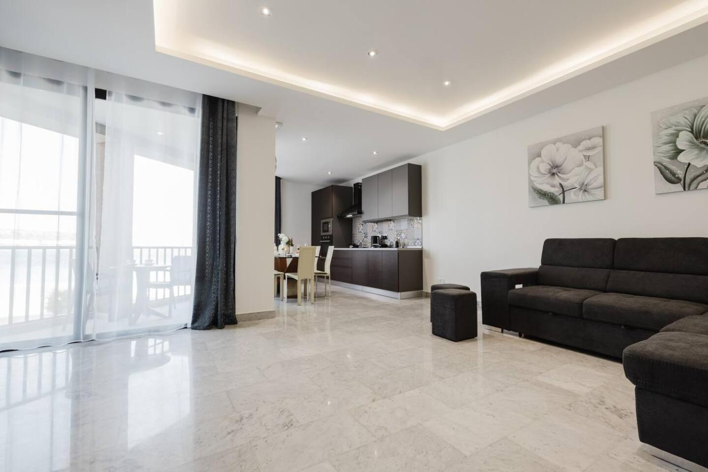 Beachfront Flat with Sea Views by Homely Malta!