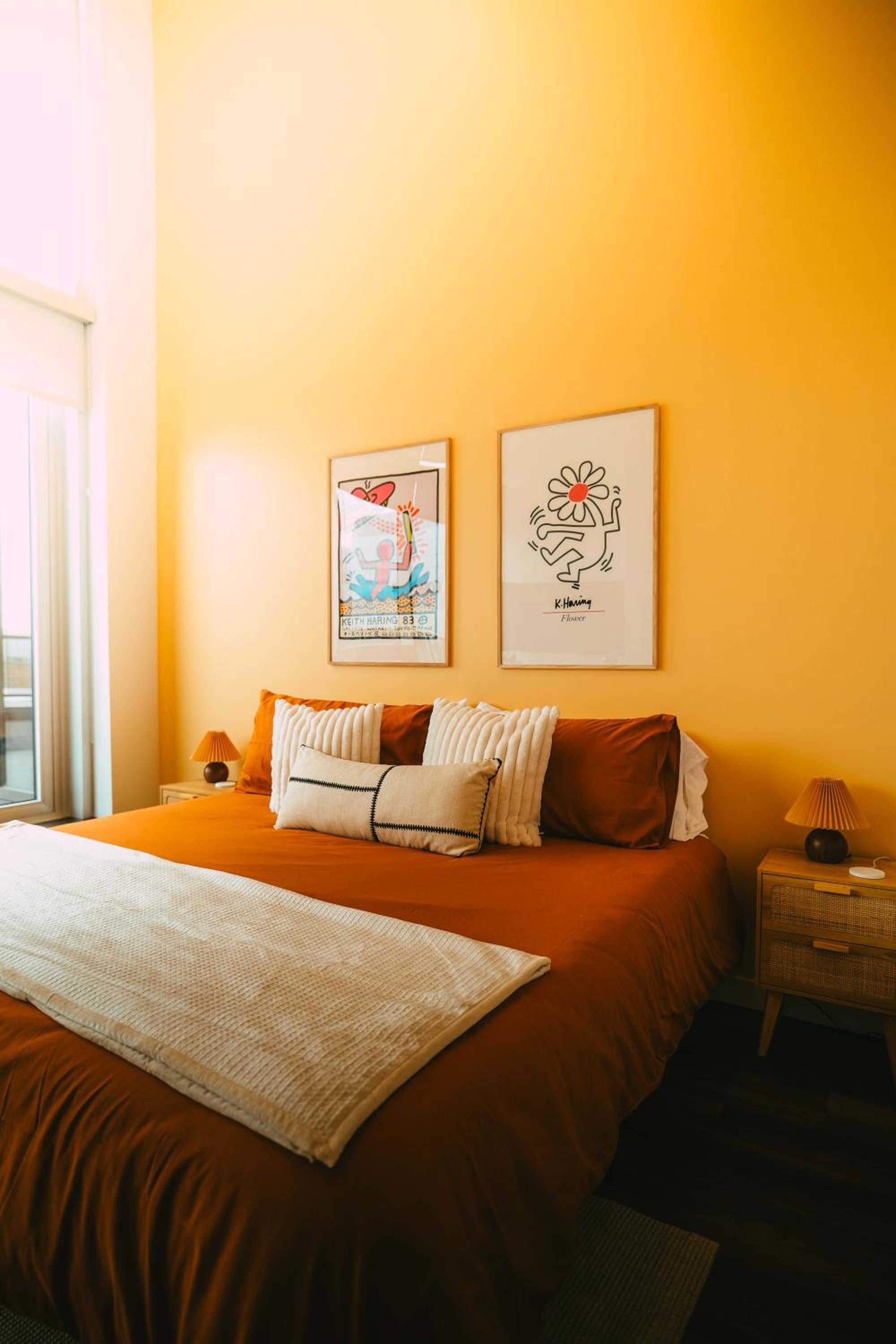 Penthouse - Luxe Stay with Views - Free Parking