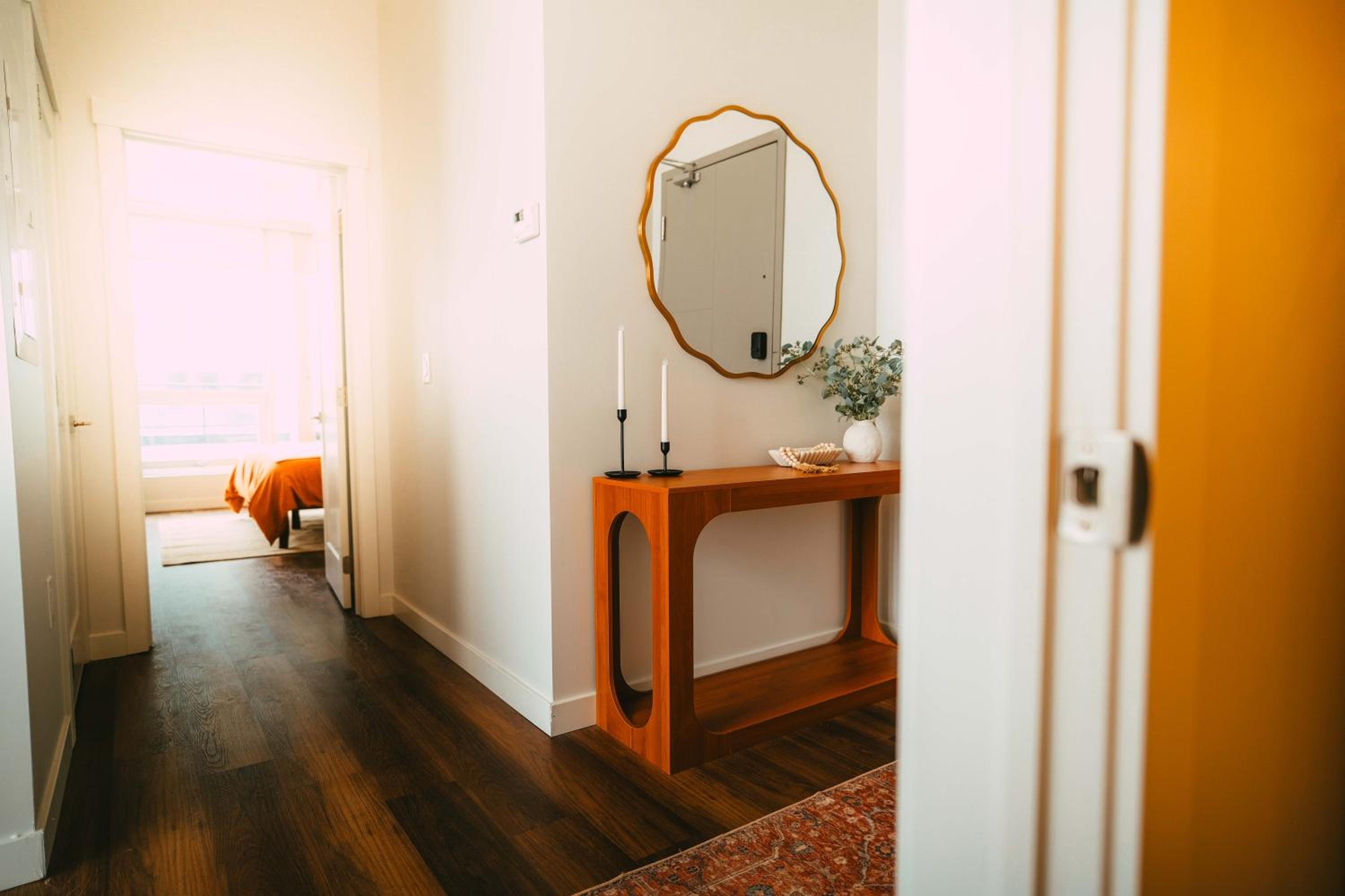 Penthouse - Luxe Stay with Views - Free Parking