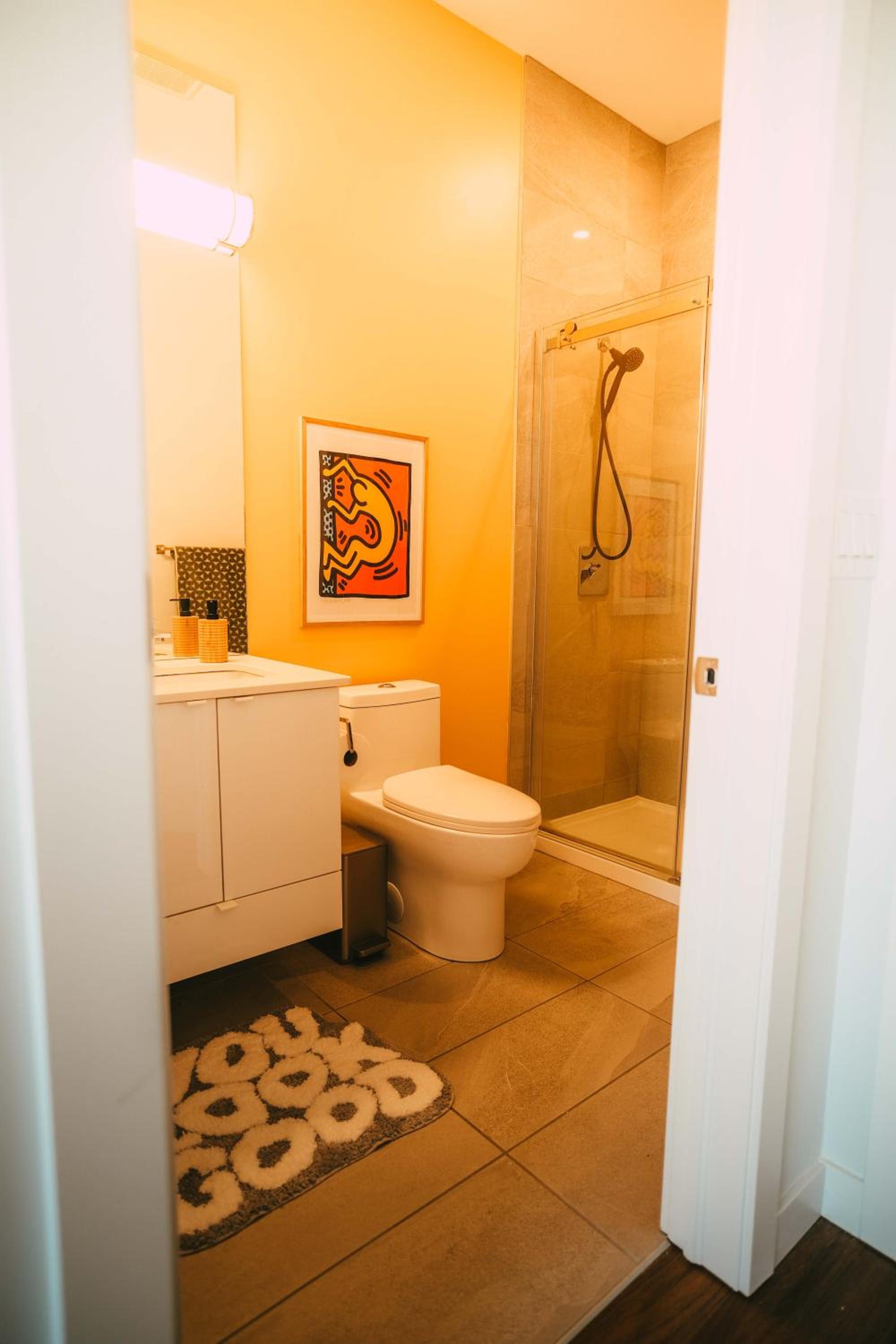 Penthouse - Luxe Stay with Views - Free Parking