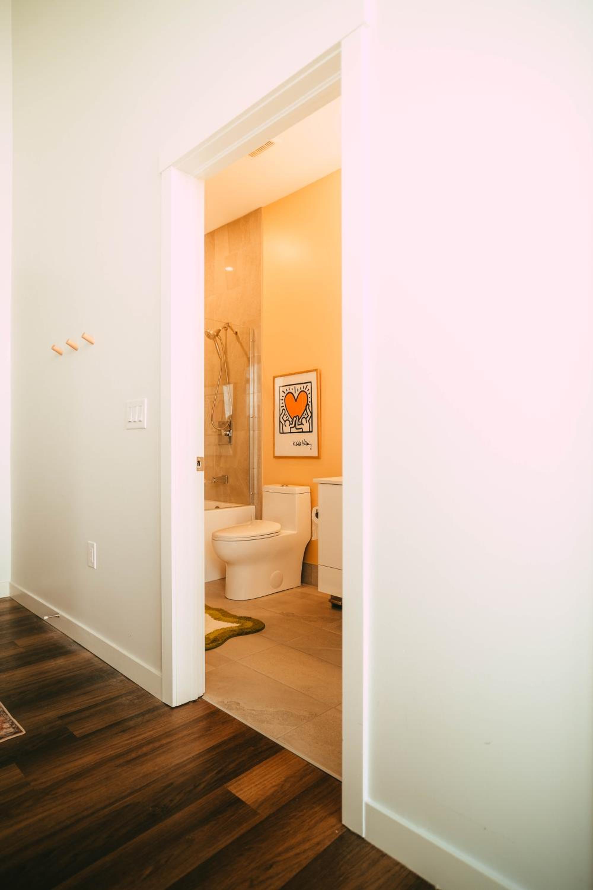 Penthouse - Luxe Stay with Views - Free Parking