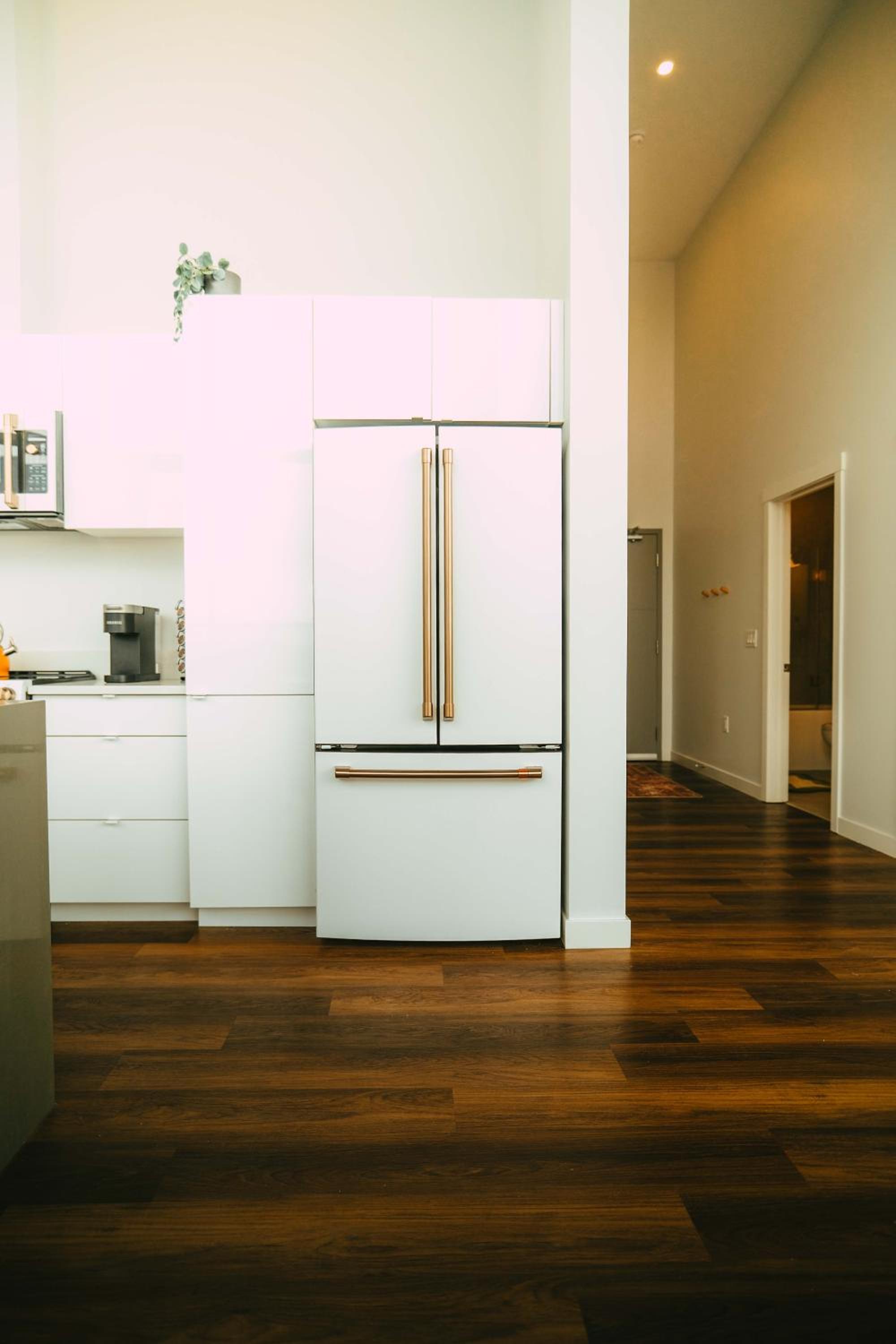 Penthouse - Luxe Stay with Views - Free Parking