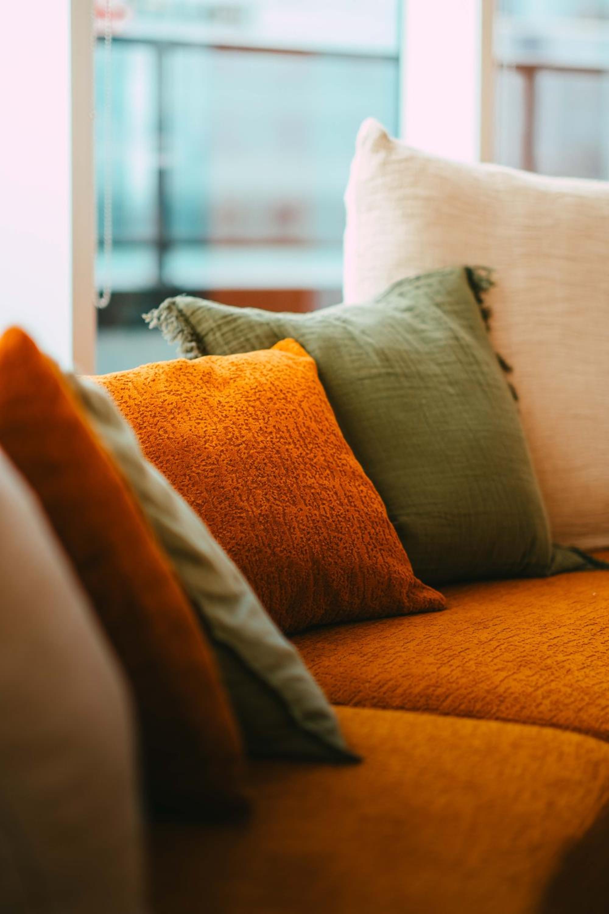 Penthouse - Luxe Stay with Views - Free Parking