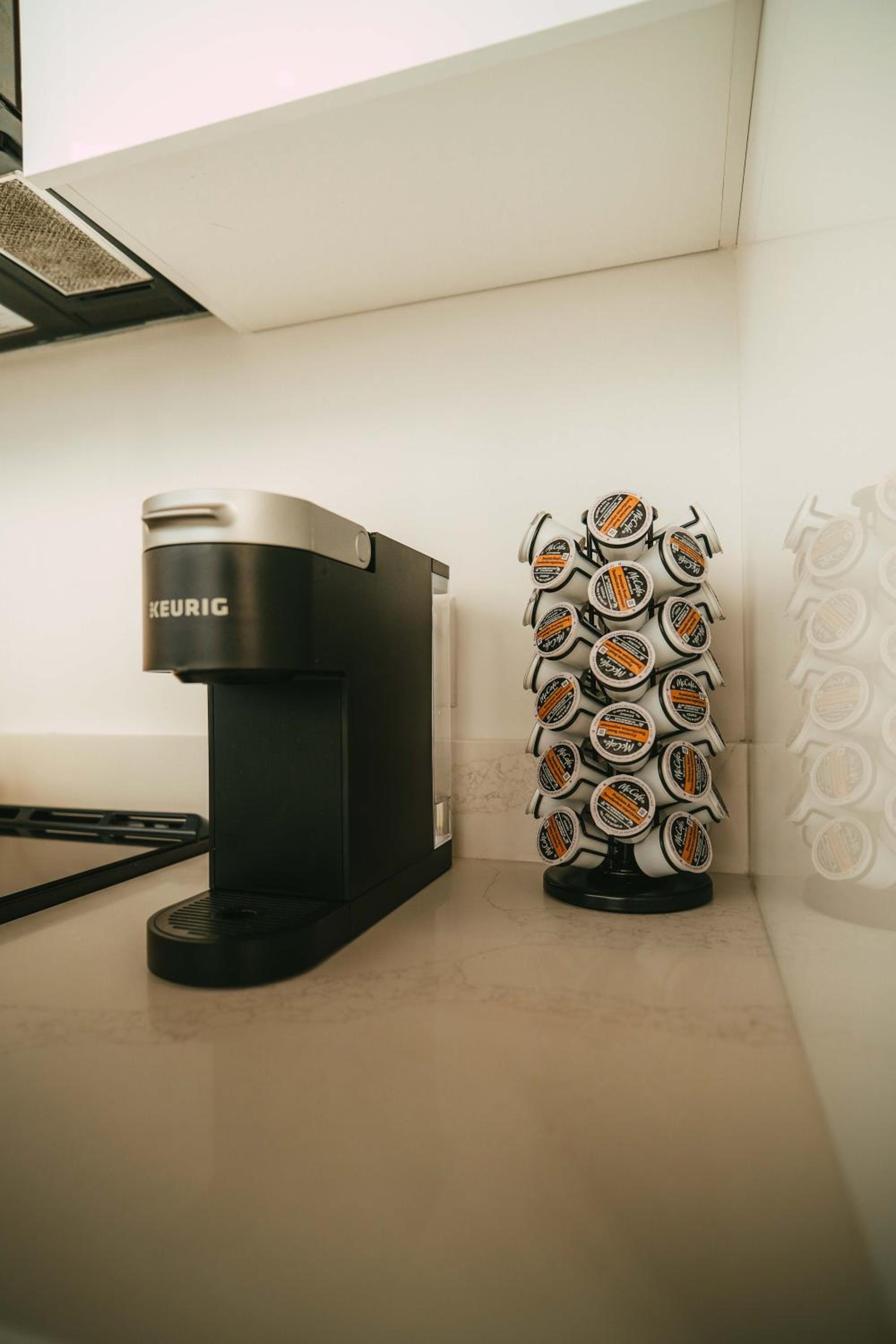 Penthouse - Luxe Stay with Views - Free Parking