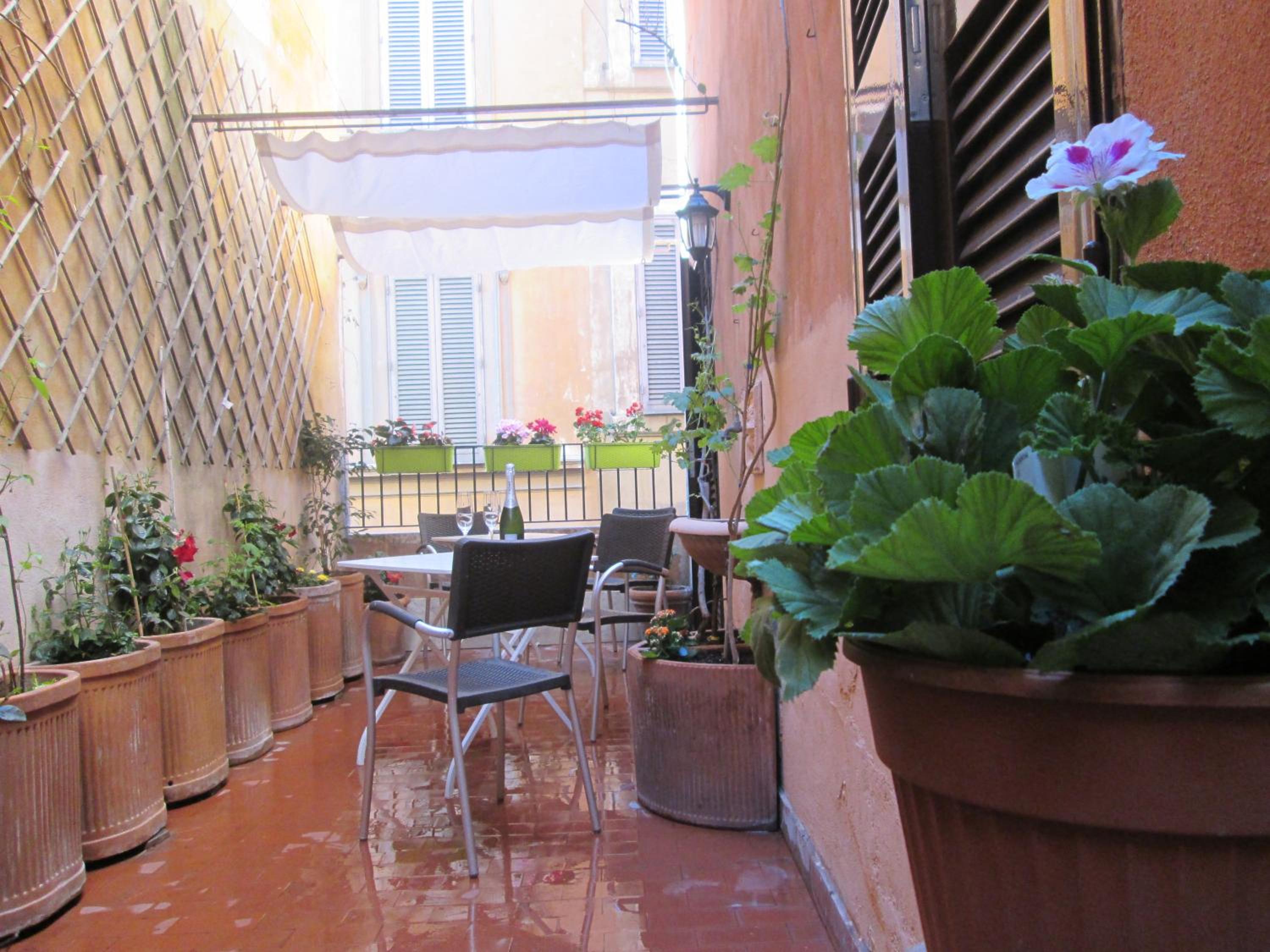 Trevi Elegance Suite en Rome — balance & terrace