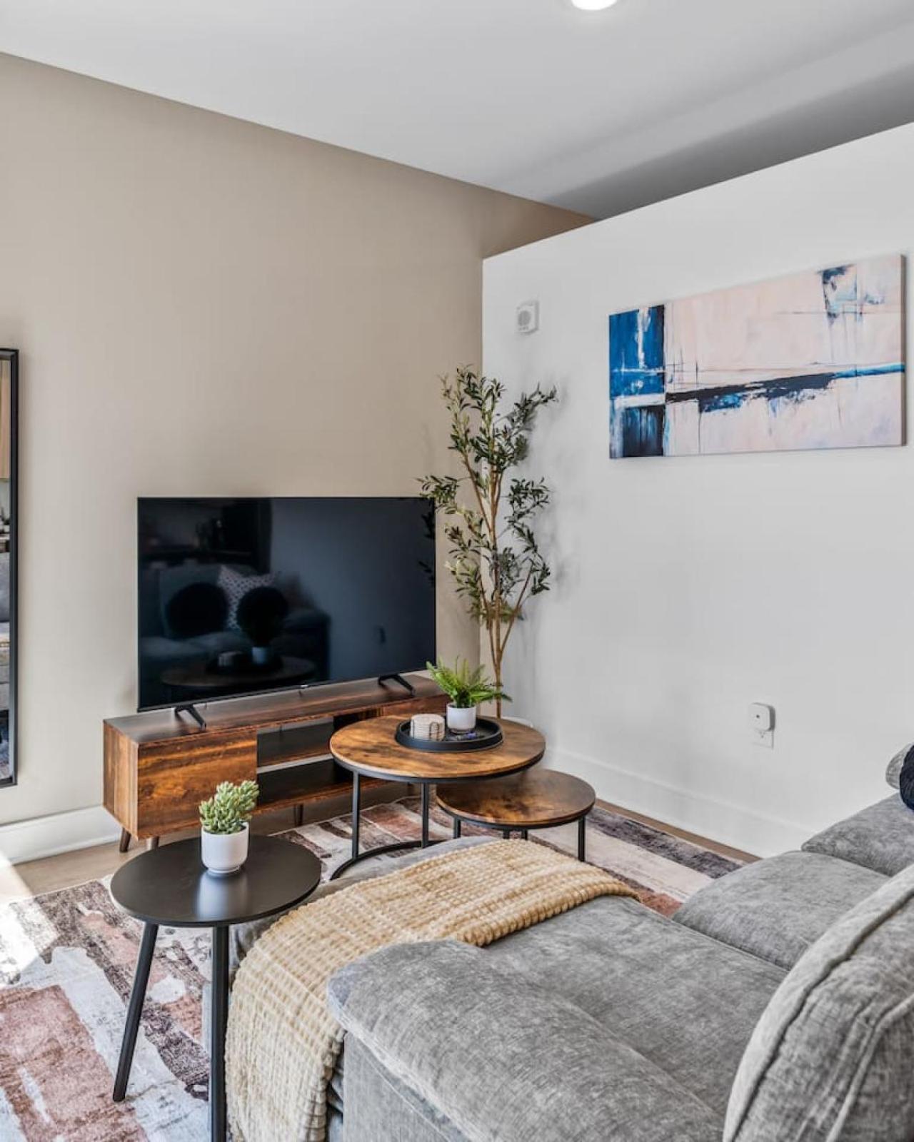 OTR 1 Bed Suite Free Parking Gym Pool Clubroom