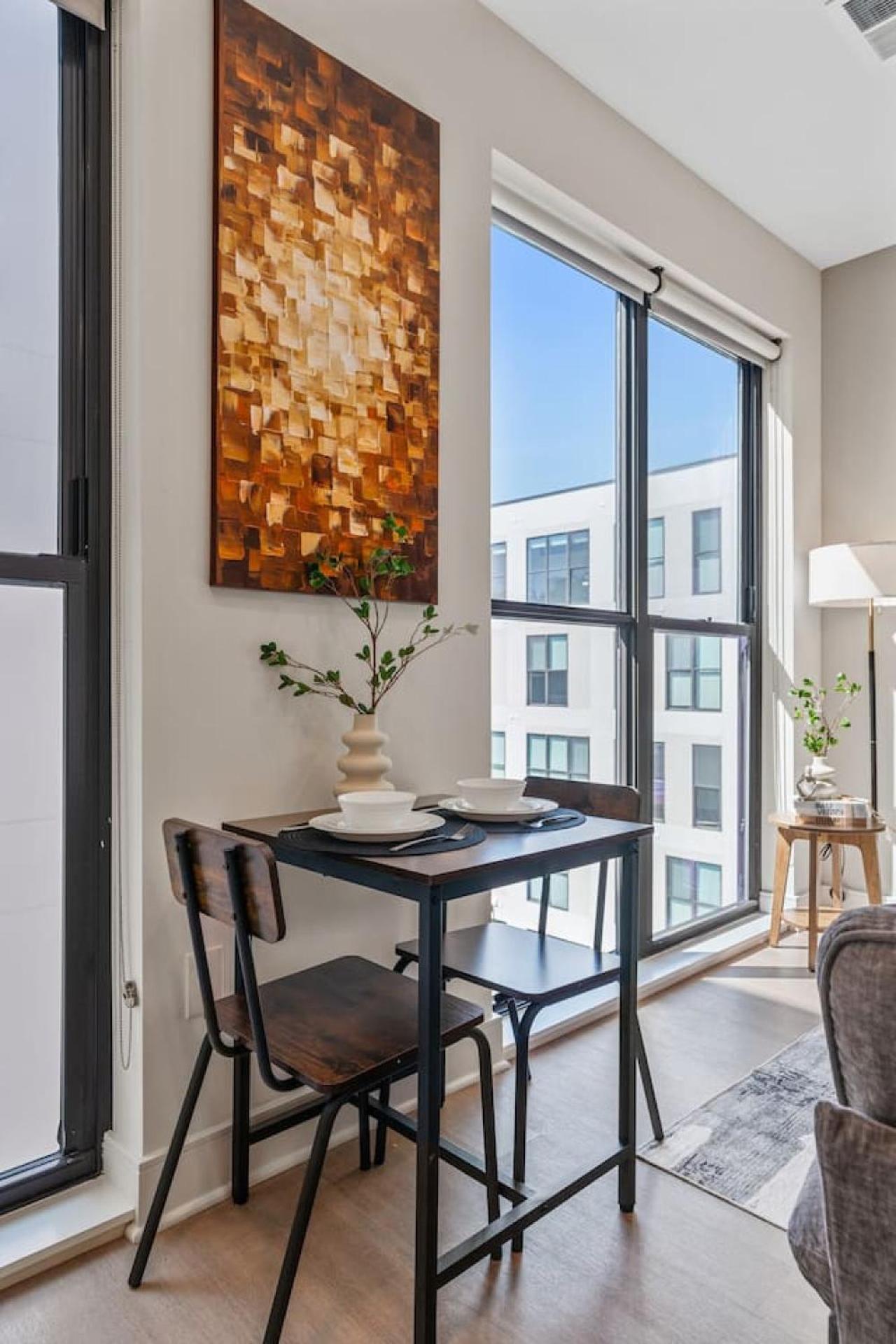 OTR 1 Bed Suite Free Parking Gym Pool Clubroom