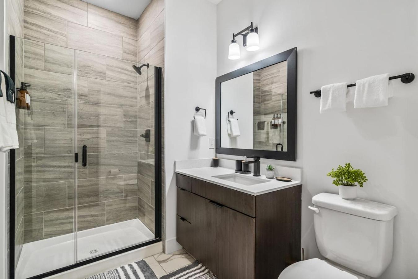 OTR 1 Bed Suite Free Parking Gym Pool Clubroom