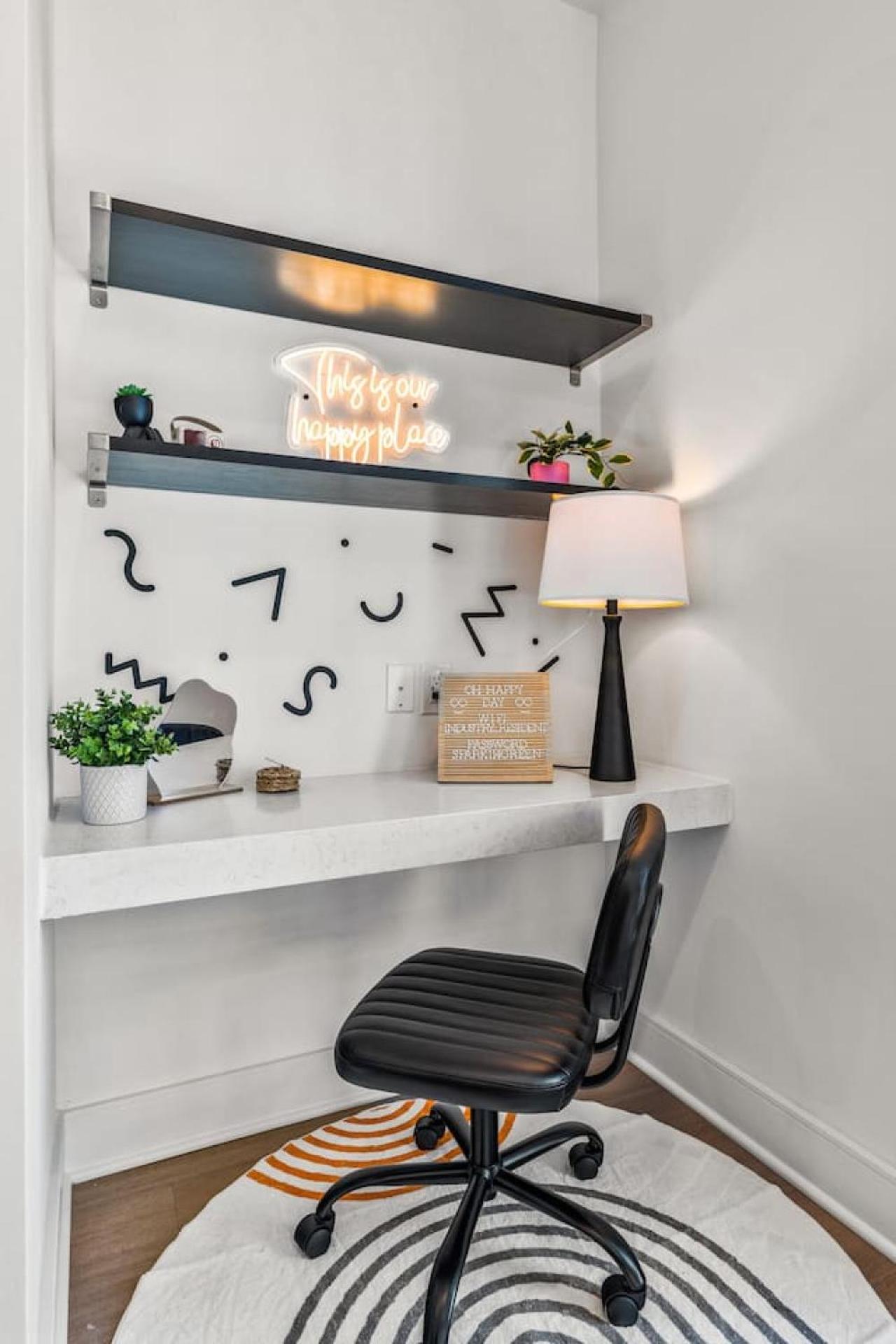 OTR 1 Bed Suite Free Parking Gym Pool Clubroom