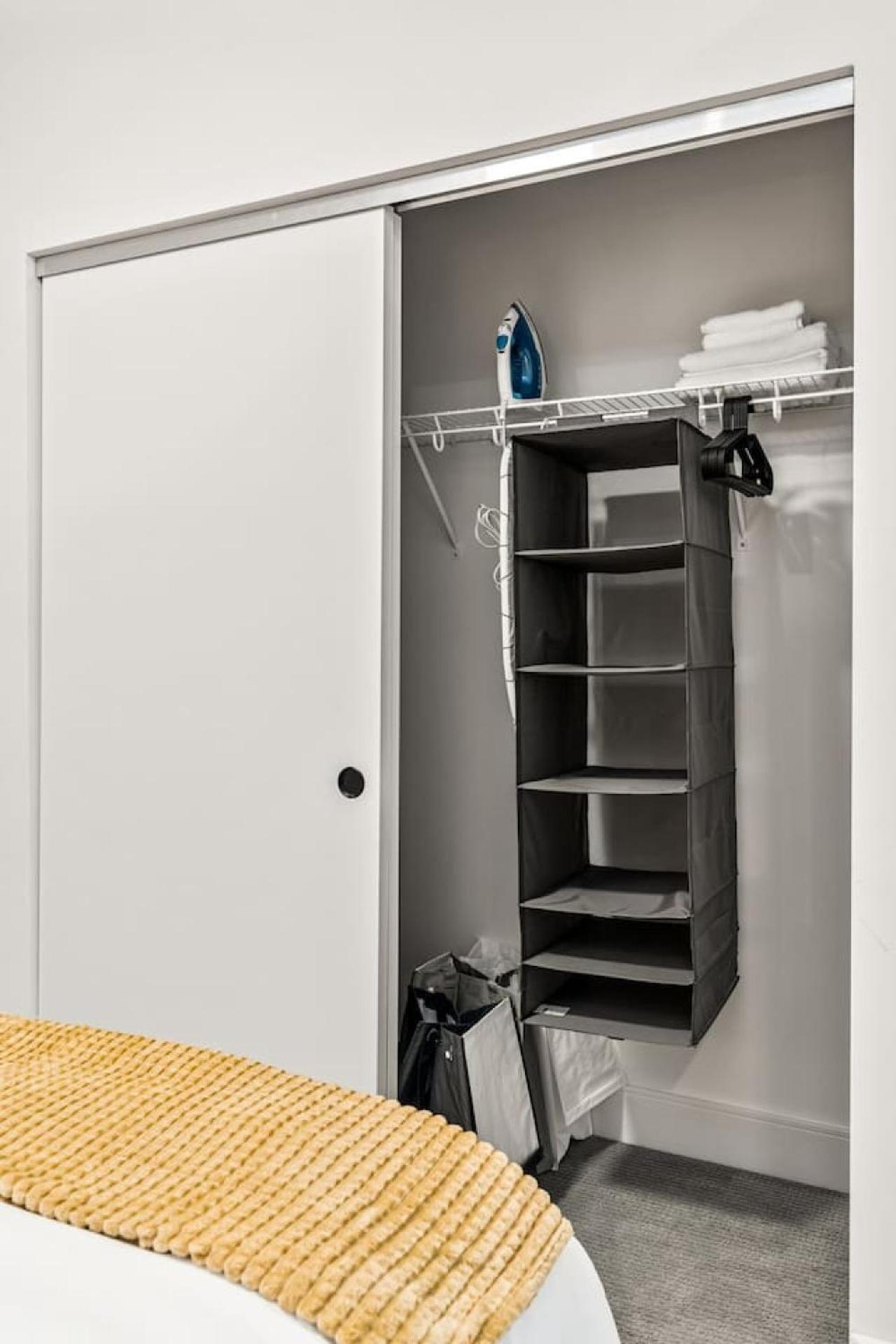 OTR 1 Bed Suite Free Parking Gym Pool Clubroom