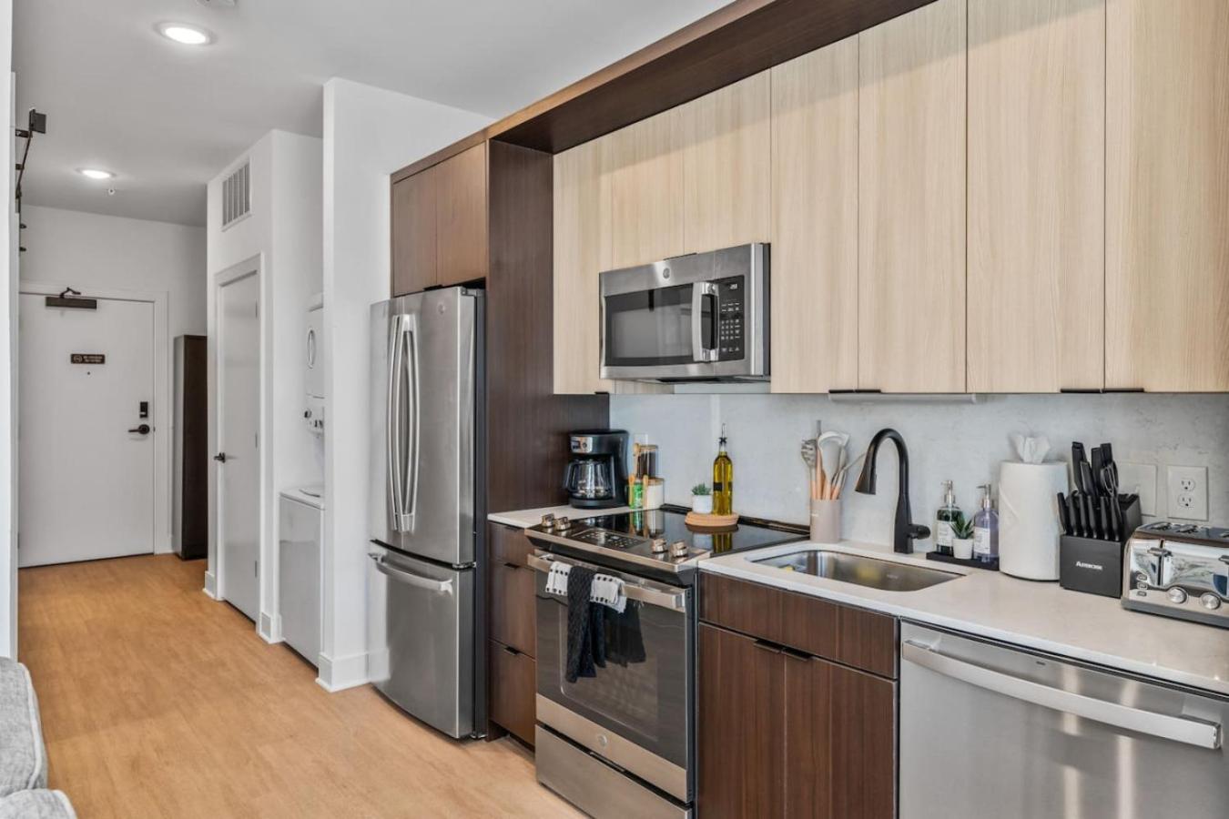 OTR 1 Bed Suite Free Parking Gym Pool Clubroom
