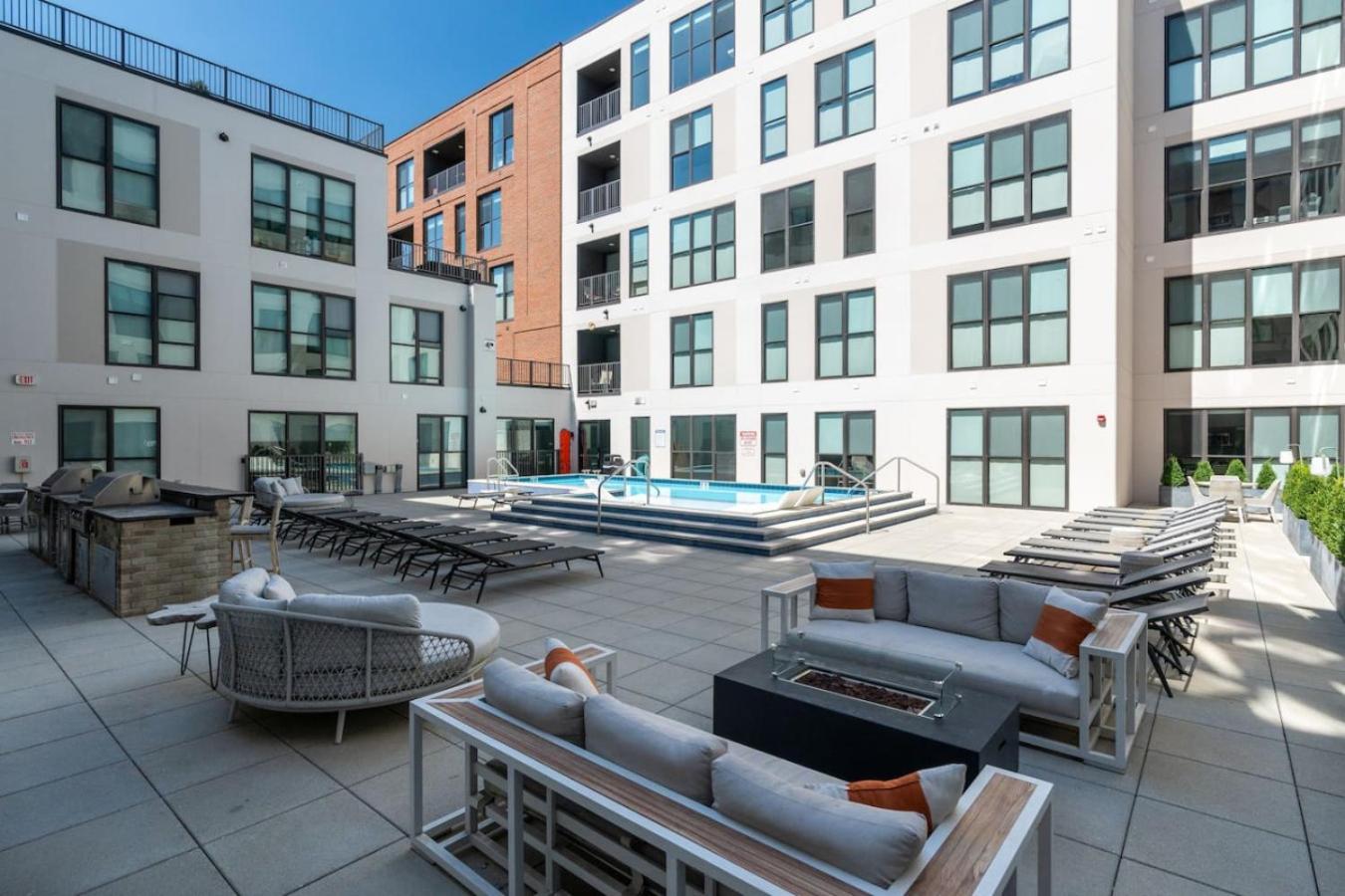 OTR 1 Bed Suite Free Parking Gym Pool Clubroom